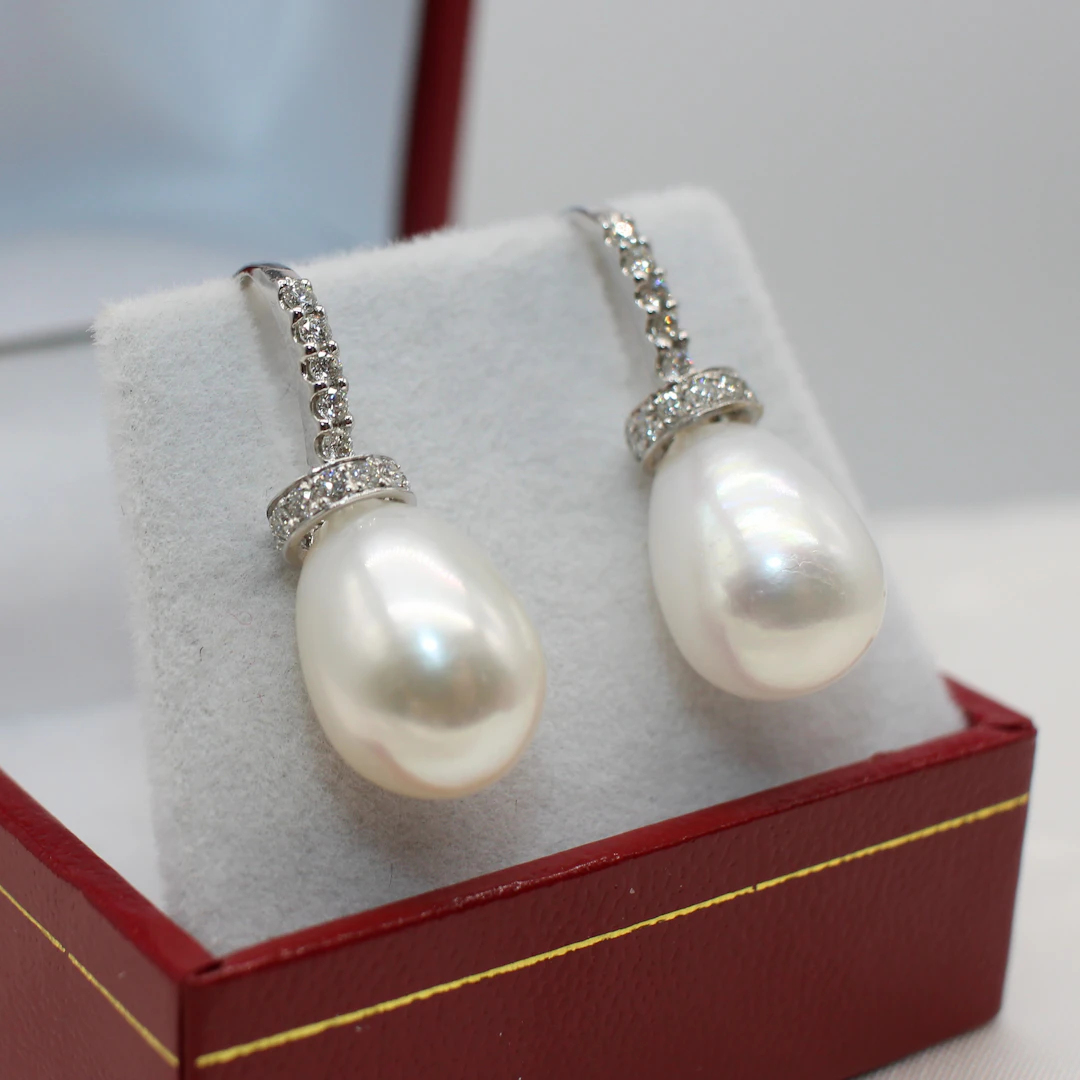 18K PEARL & DIAMOND DROP EARRINGS.