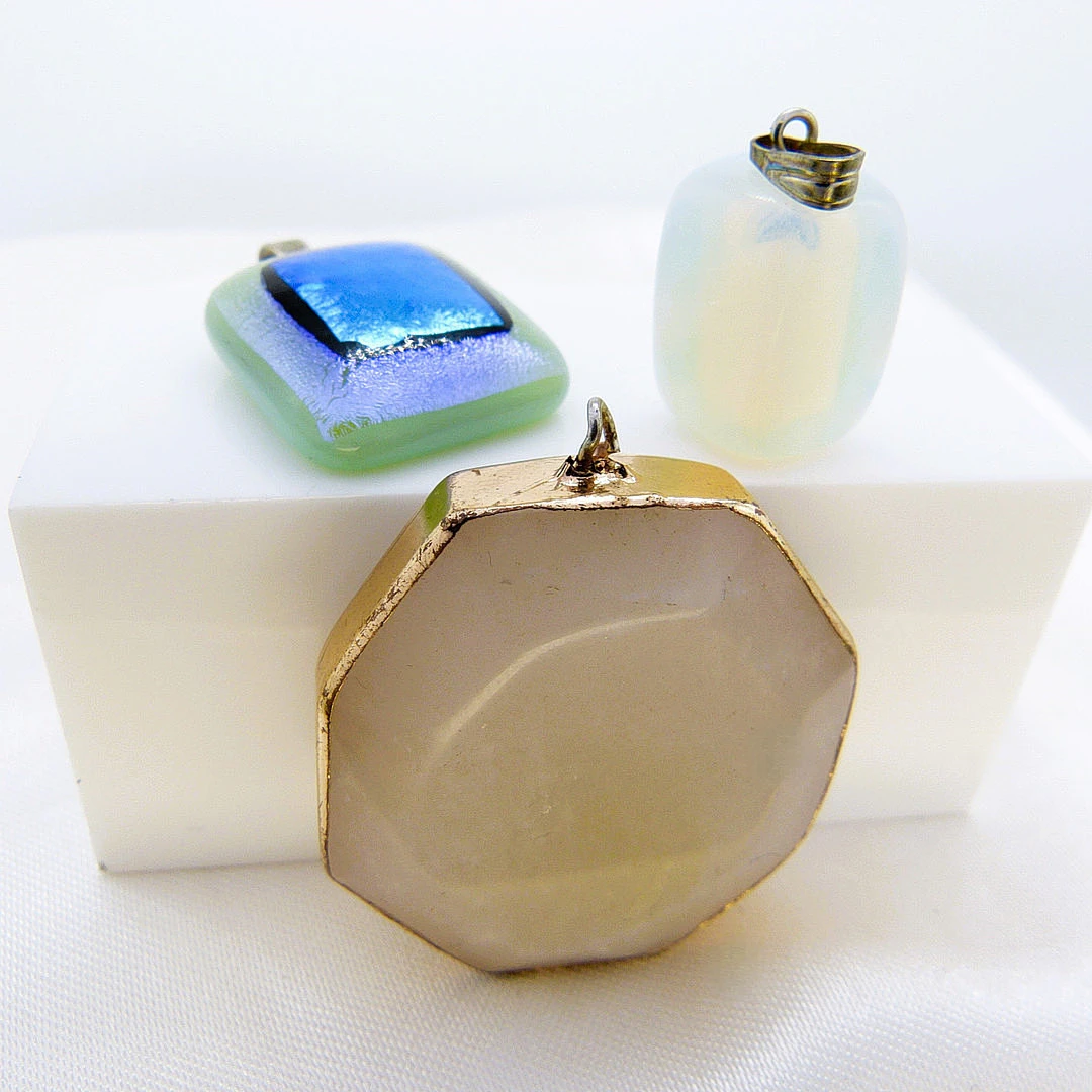 A COLLECTION OF STONE PENDANTS.