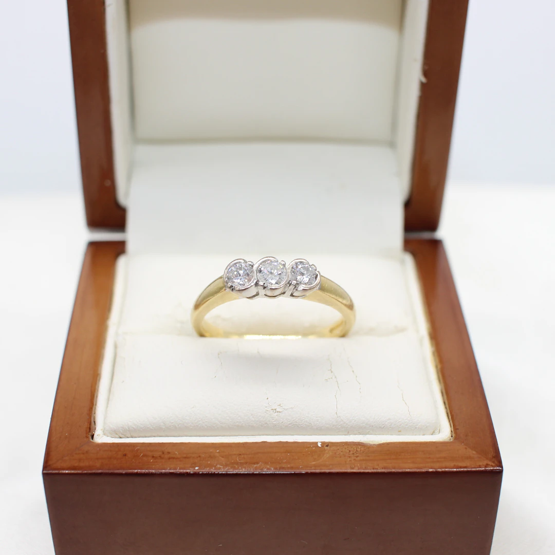 18K DIAMOND TRILOGY RING 0.40CT.