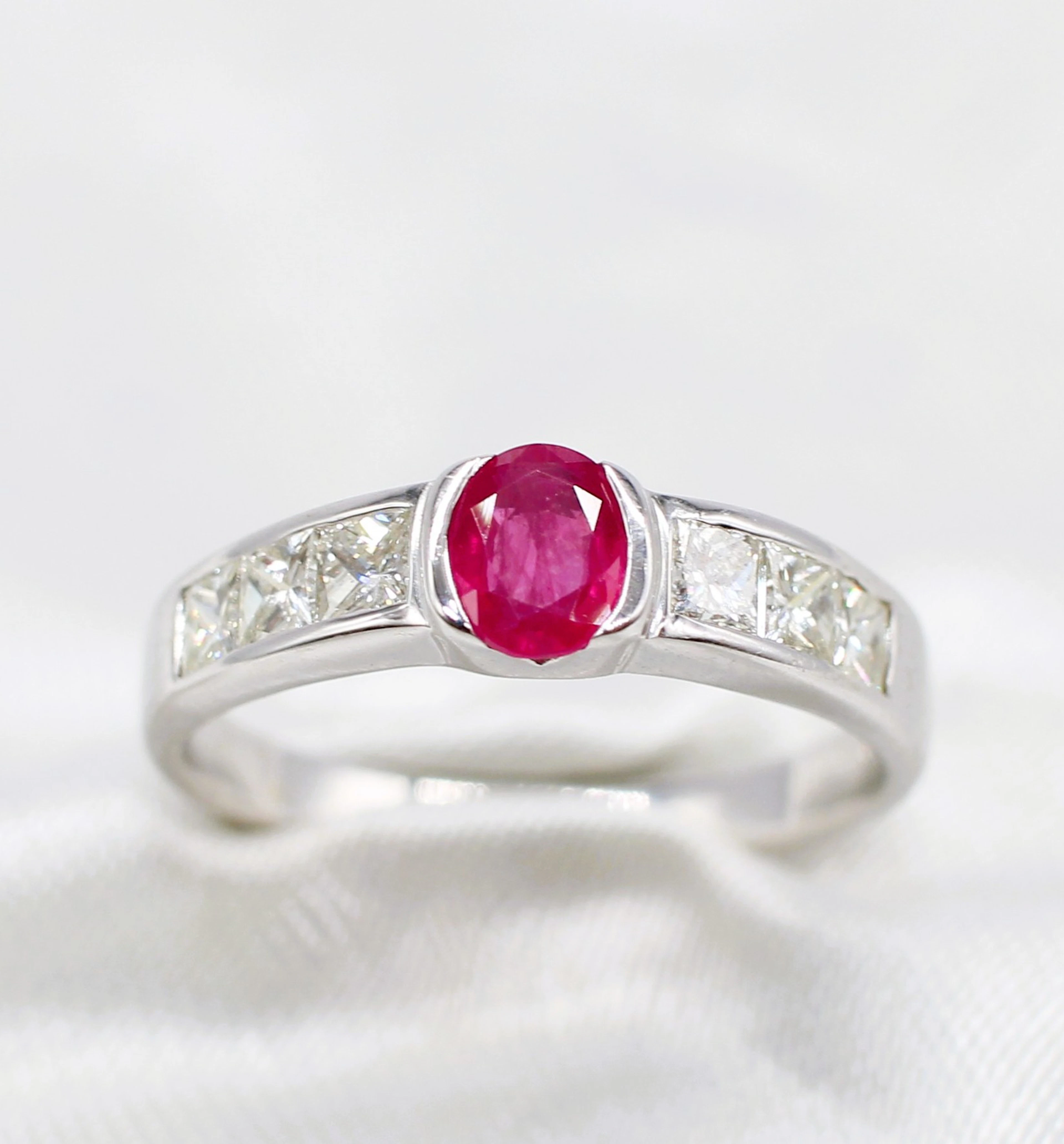 RUBY & DIAMOND RING.