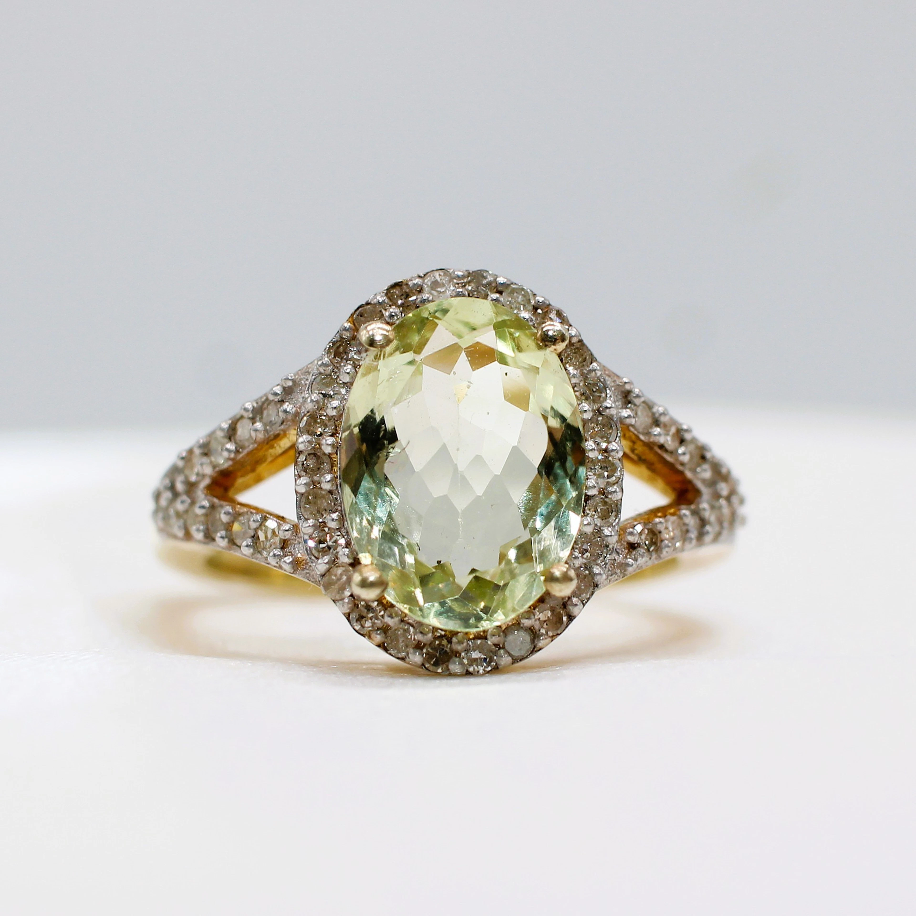 GREEN BERYL & DIAMOND CLUSTER RING.