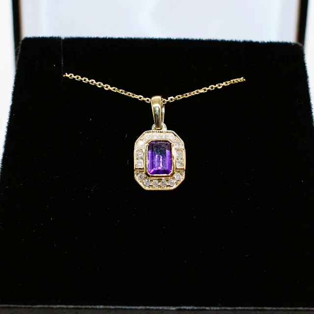AMETHYST & DIAMOND ART DECO STYLE NECKLACE.