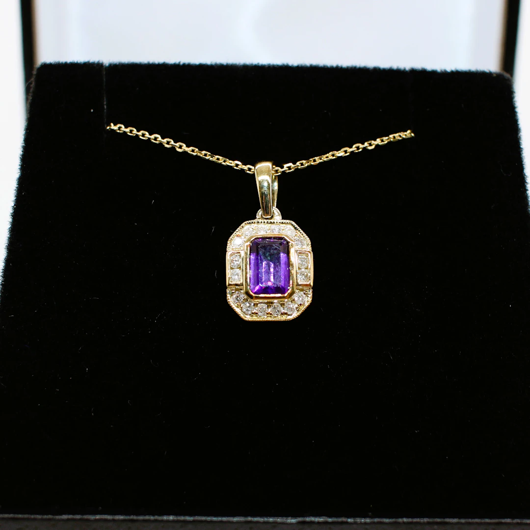AMETHYST & DIAMOND ART DECO STYLE NECKLACE.