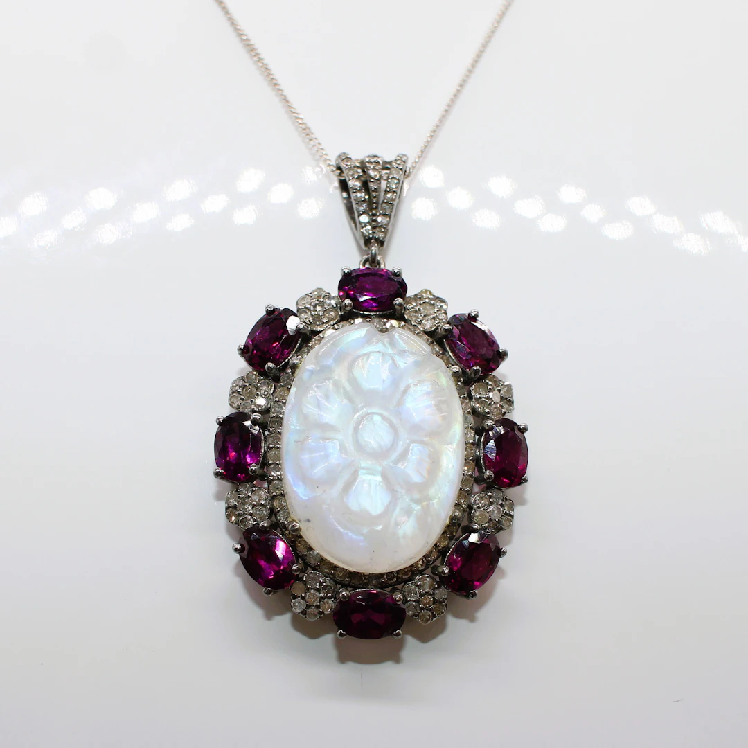 CARVED MOONSTONE , GARNET & DIAMOND NECKLACE.