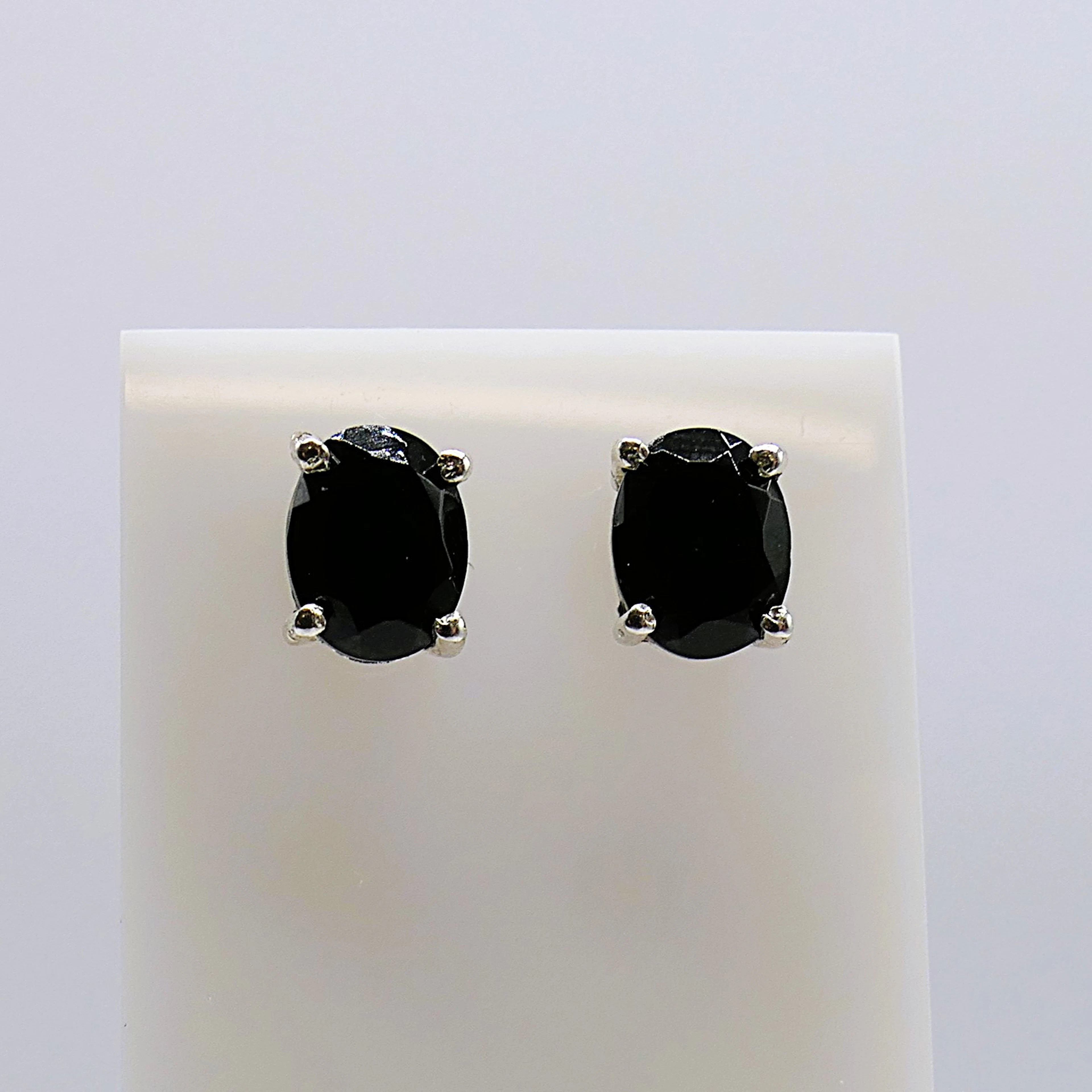 PAIR OF OVAL BLACK ONYX STUDS.