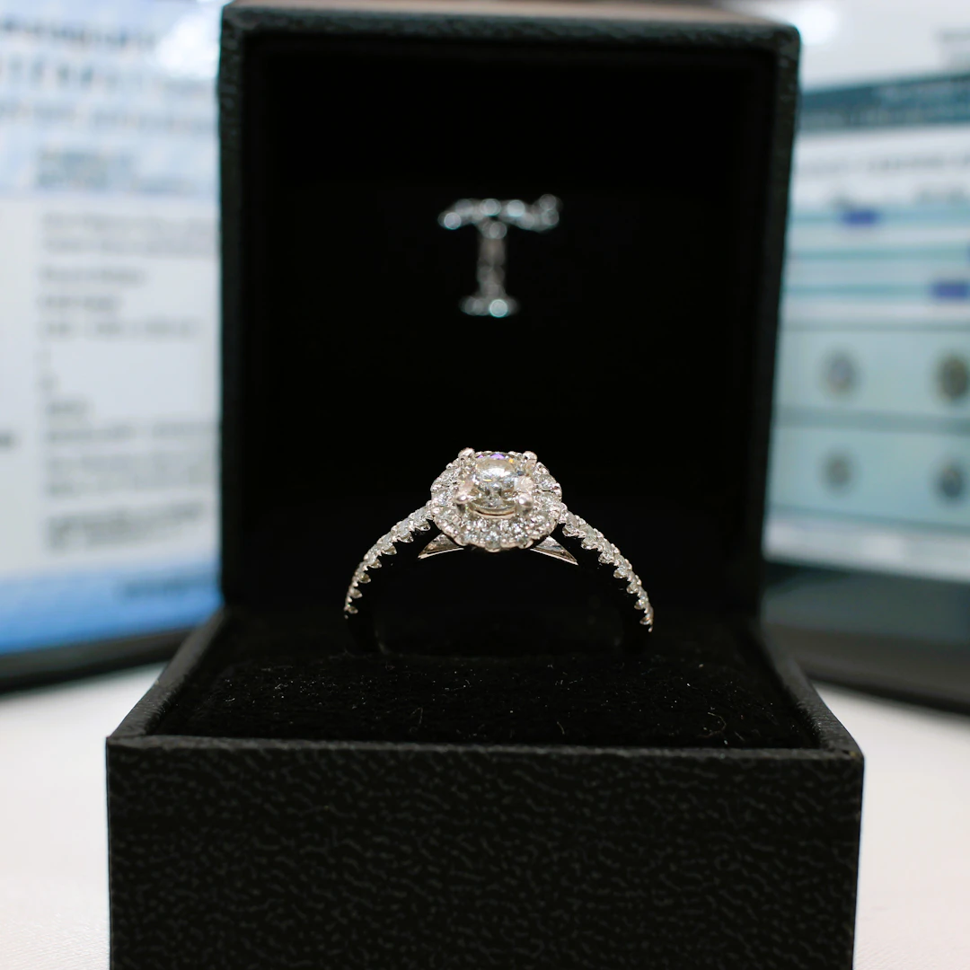 TOLKOWSKY CERTIFIED DIAMOND RING.