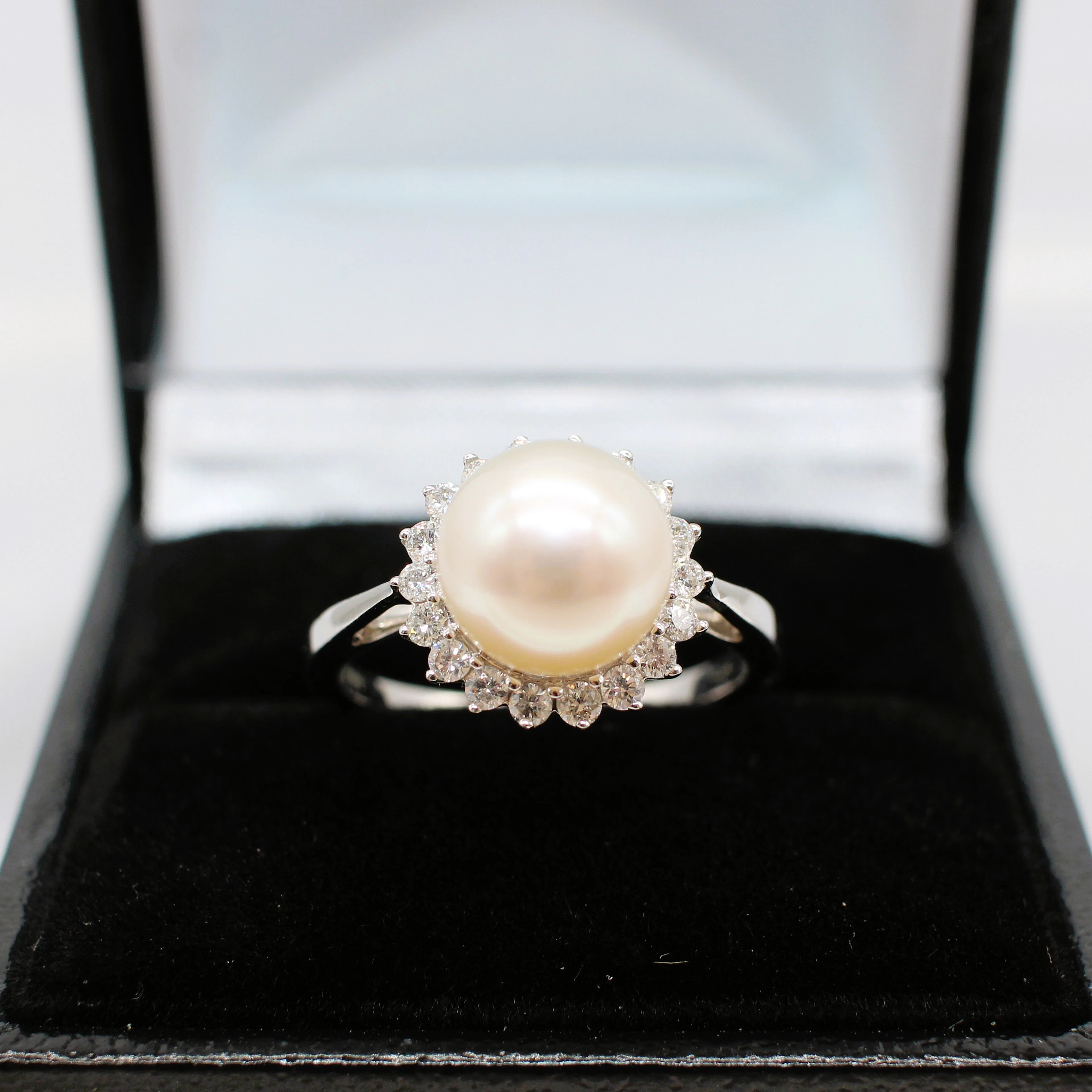 PEARL AND DIAMOND CLUSTER RING.