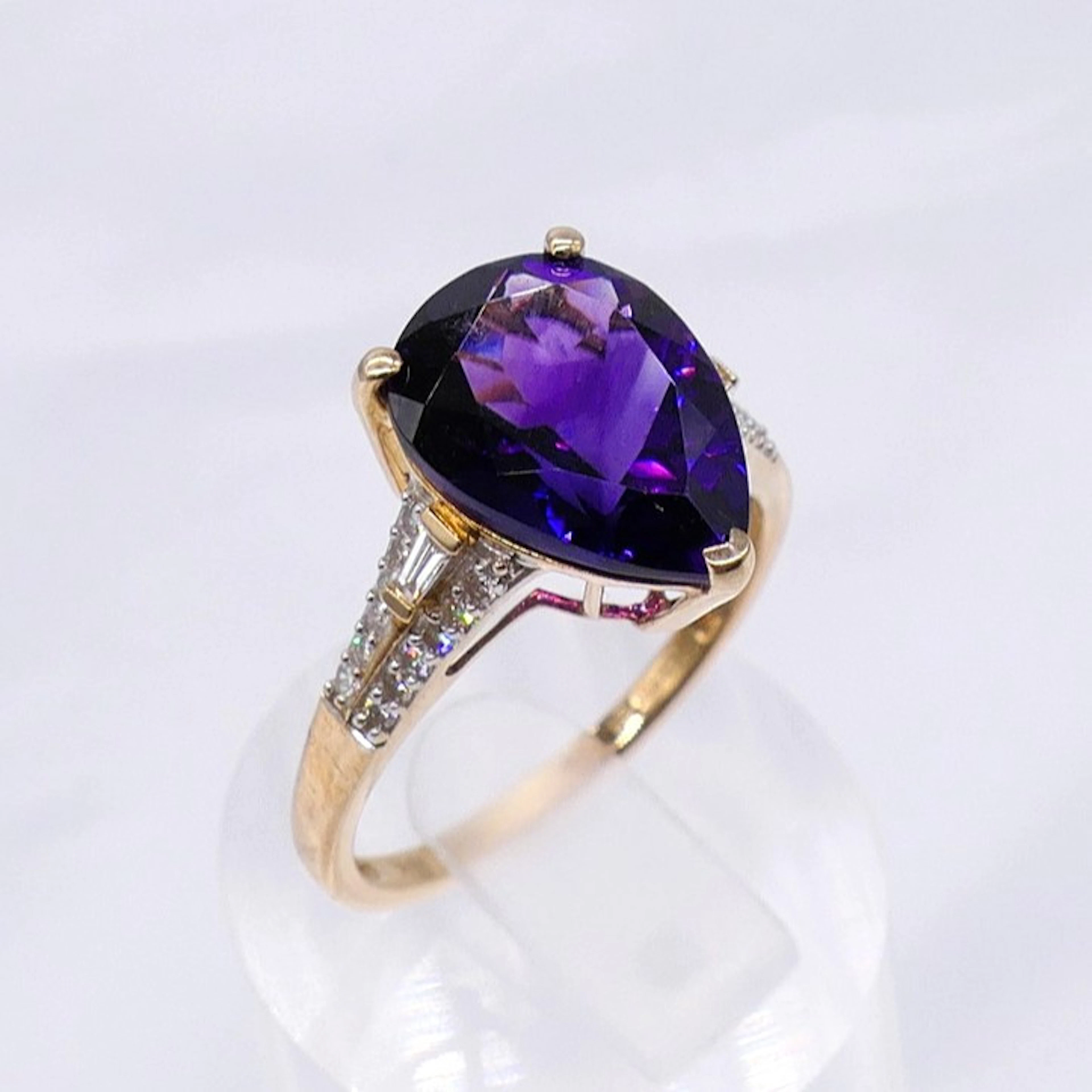 LUXURIANT. YELLOW GOLD RING, PEAR SHAPED AMETHYST.