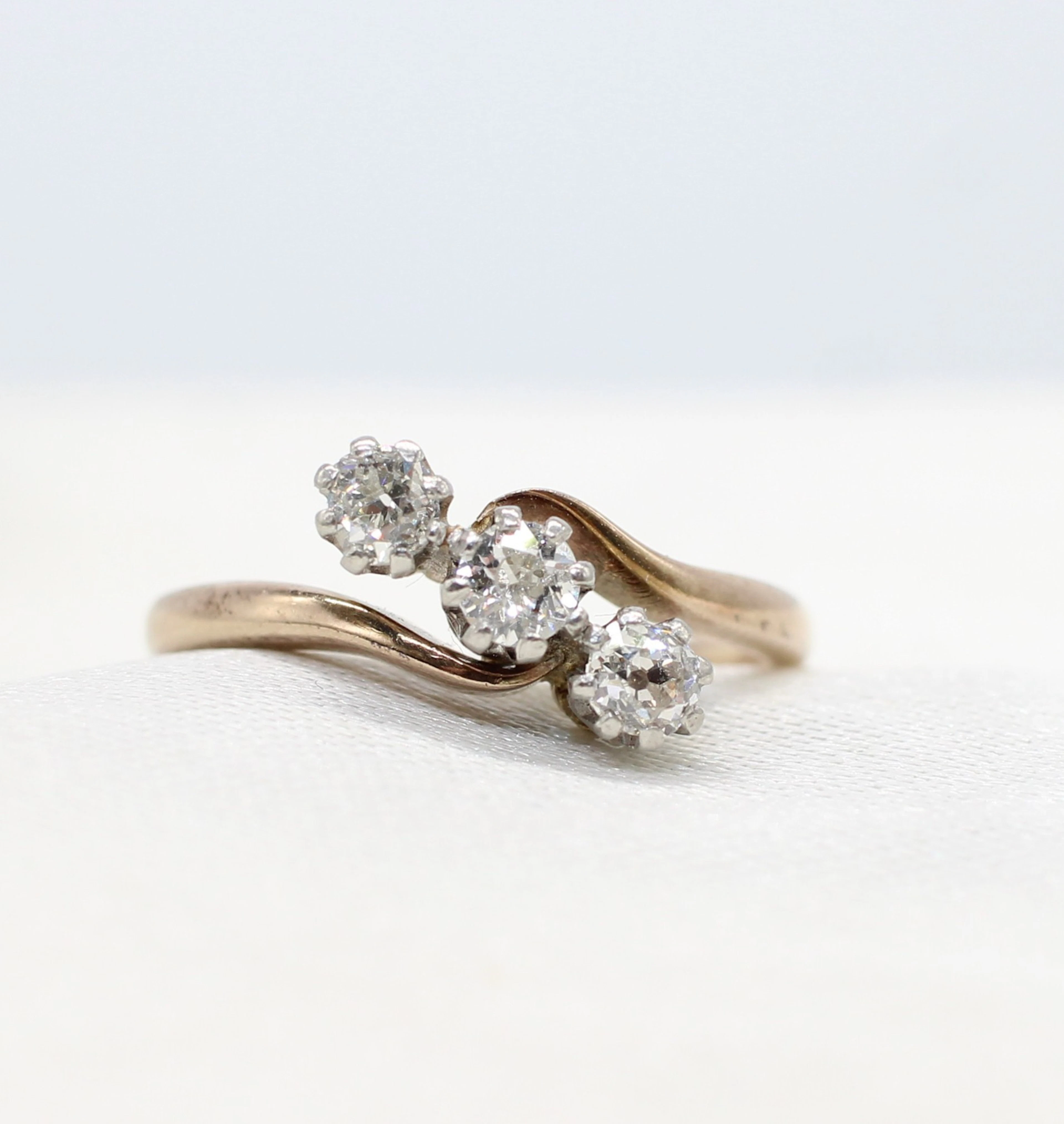 VINTAGE DIAMOND RING 0.58CT.