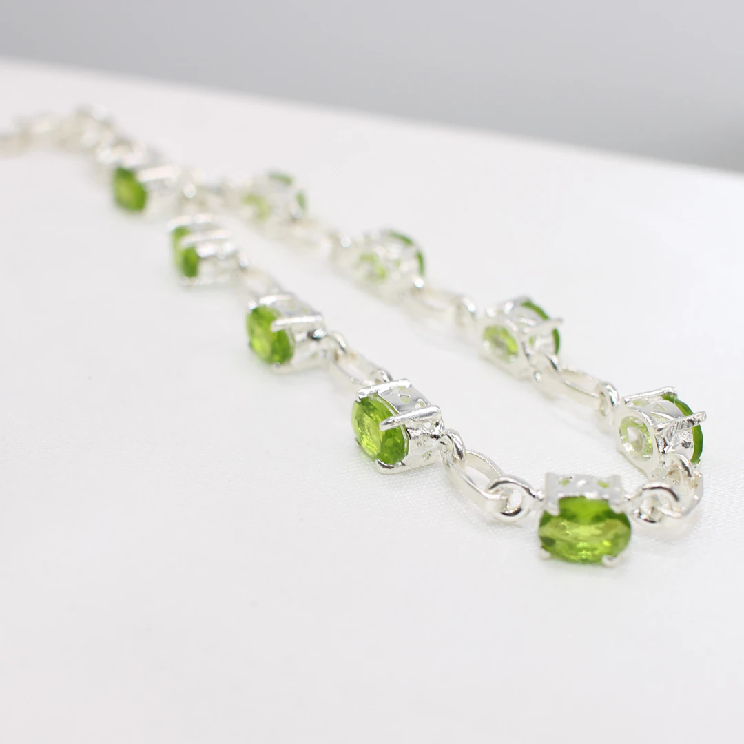 PERIDOT SET SILVER BRACELET.