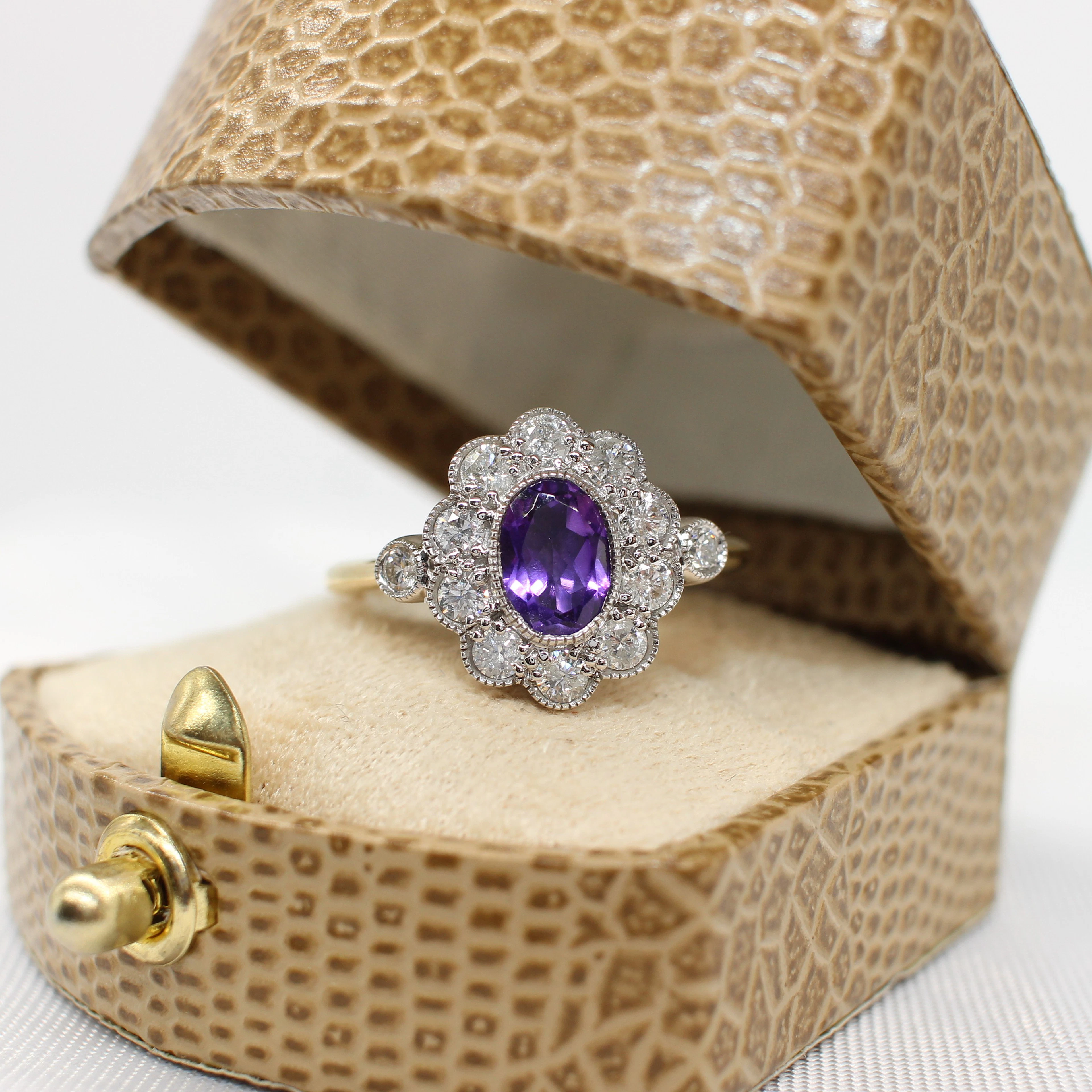 AMETHYST & DIAMOND DAISY RING.