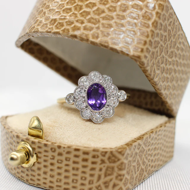 AMETHYST & DIAMOND DAISY RING.
