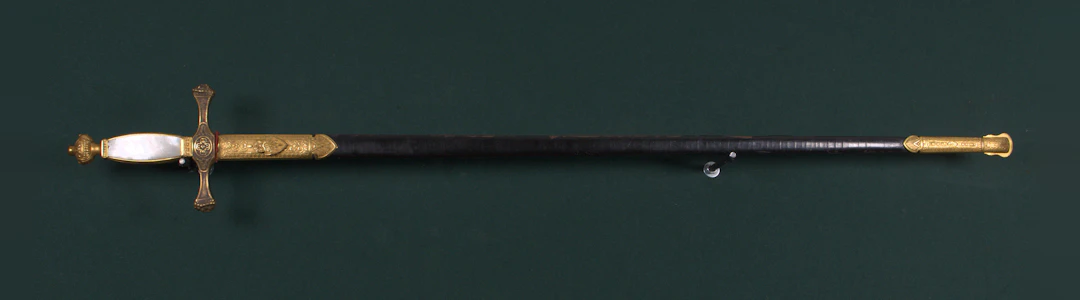Ämbetsmannavärja, svensk, svensk, 1800-tal, beslag av mässing med