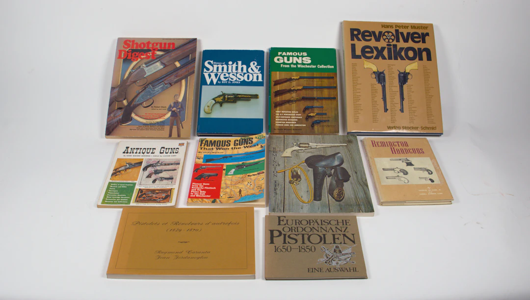 Vapenlitteratur, 19 delar, mestadels på engelska, bla Remington, Smith