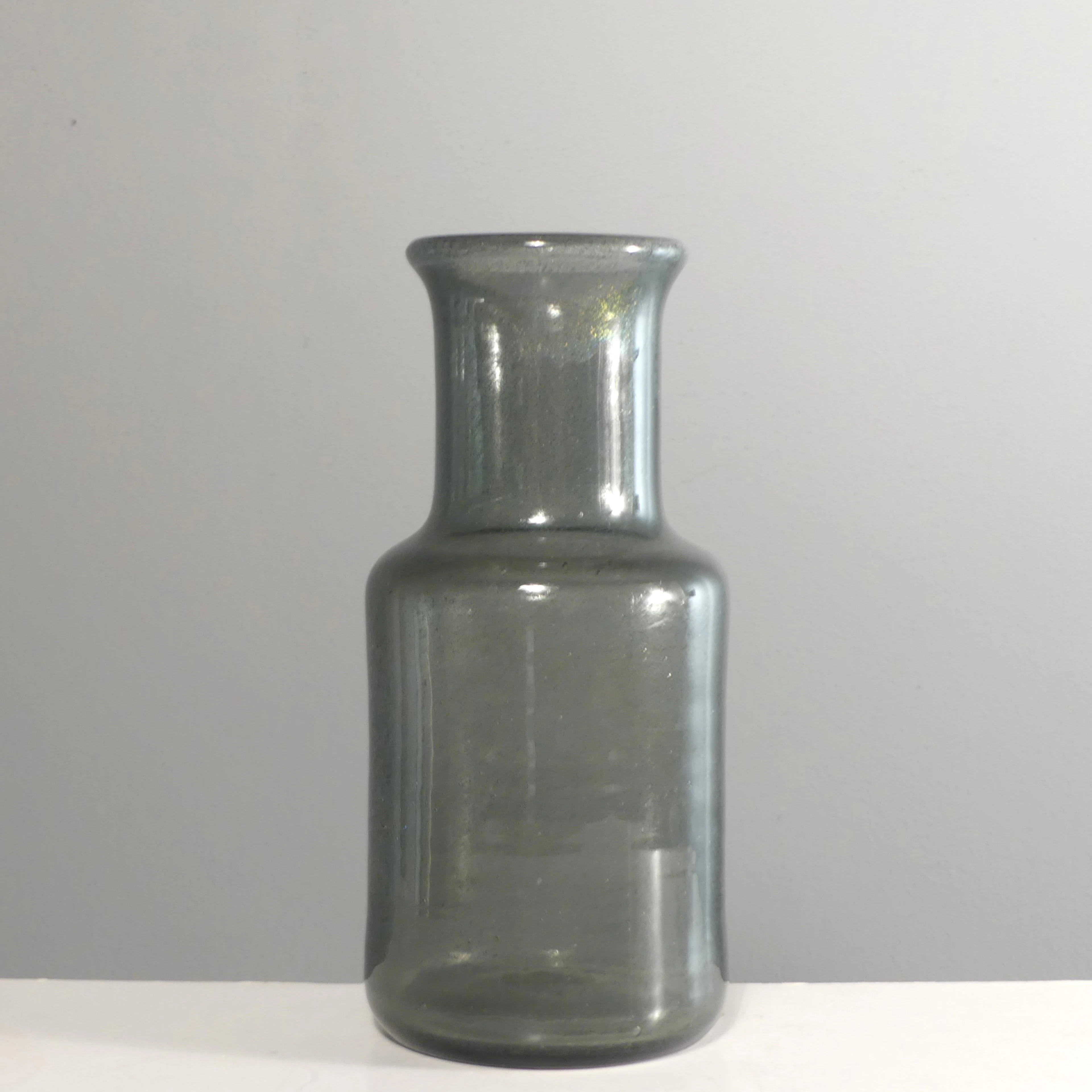 ERIK HÖGLUND. vas, glas. Signerad.