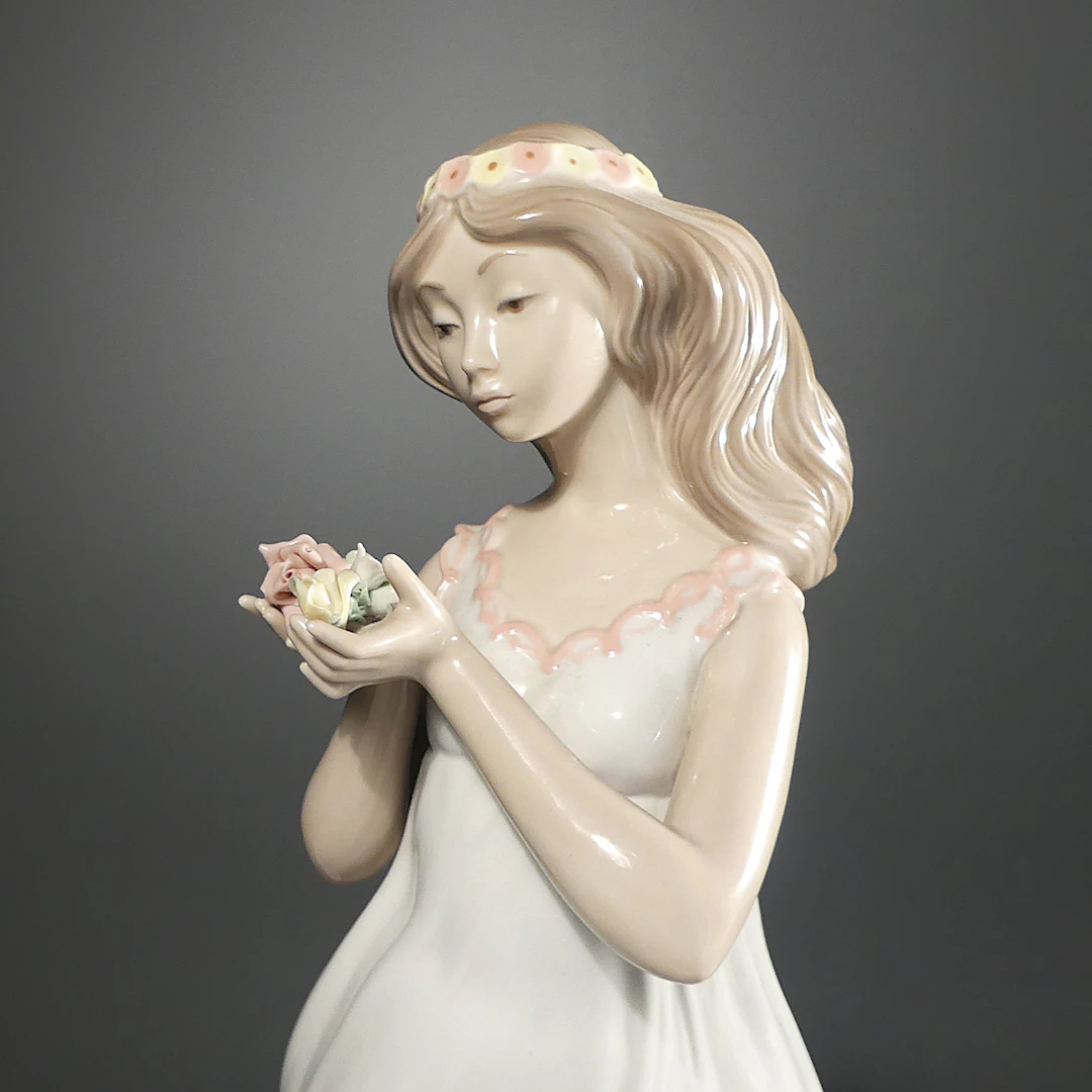 FIGURIN, porslin, märkt Nao by Lladro, Spanien, Daisa 1978.