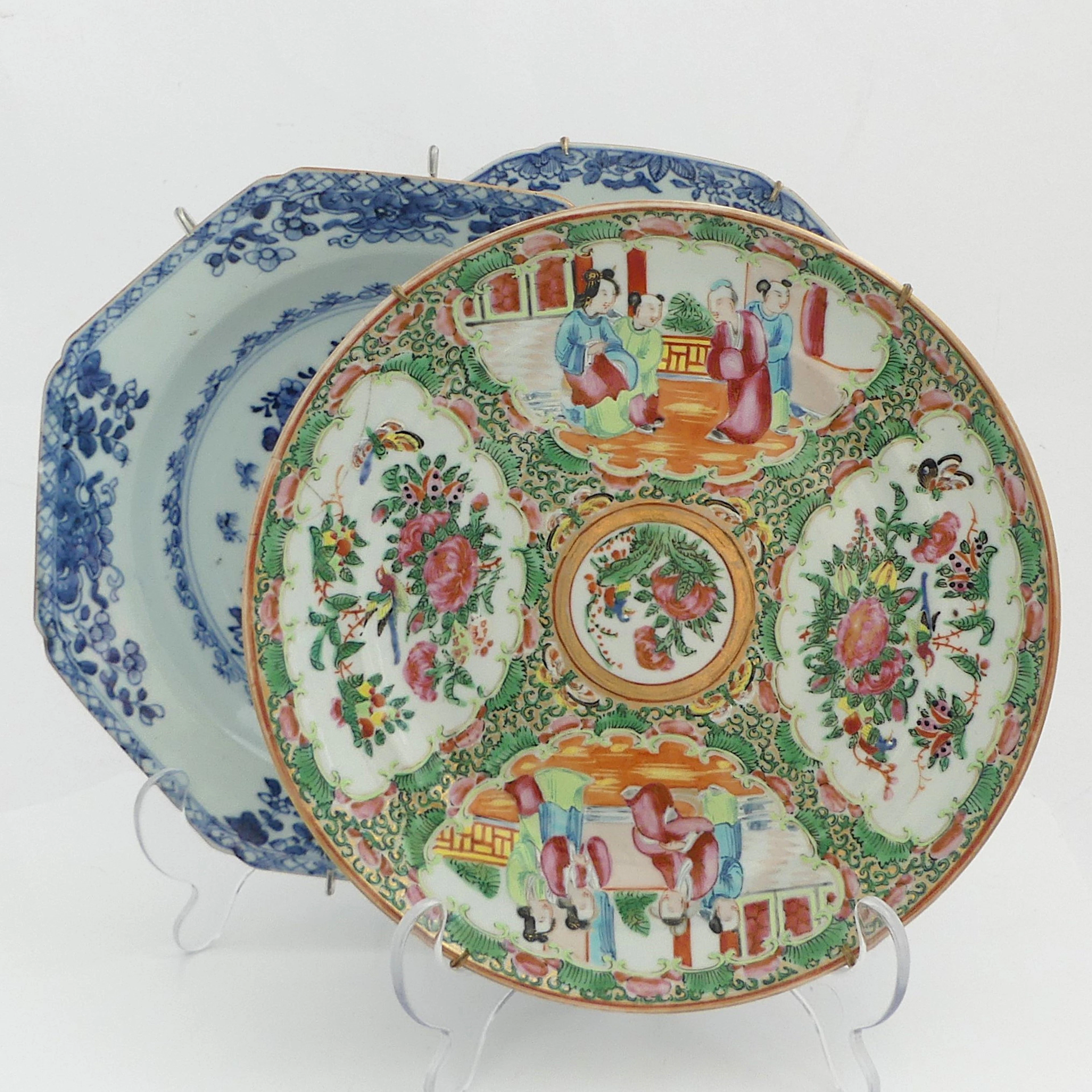 KINA-TALLRIKAR, 2 blåvita tallrikar, 1700-tal + Tallrik Kanton 1800-tal