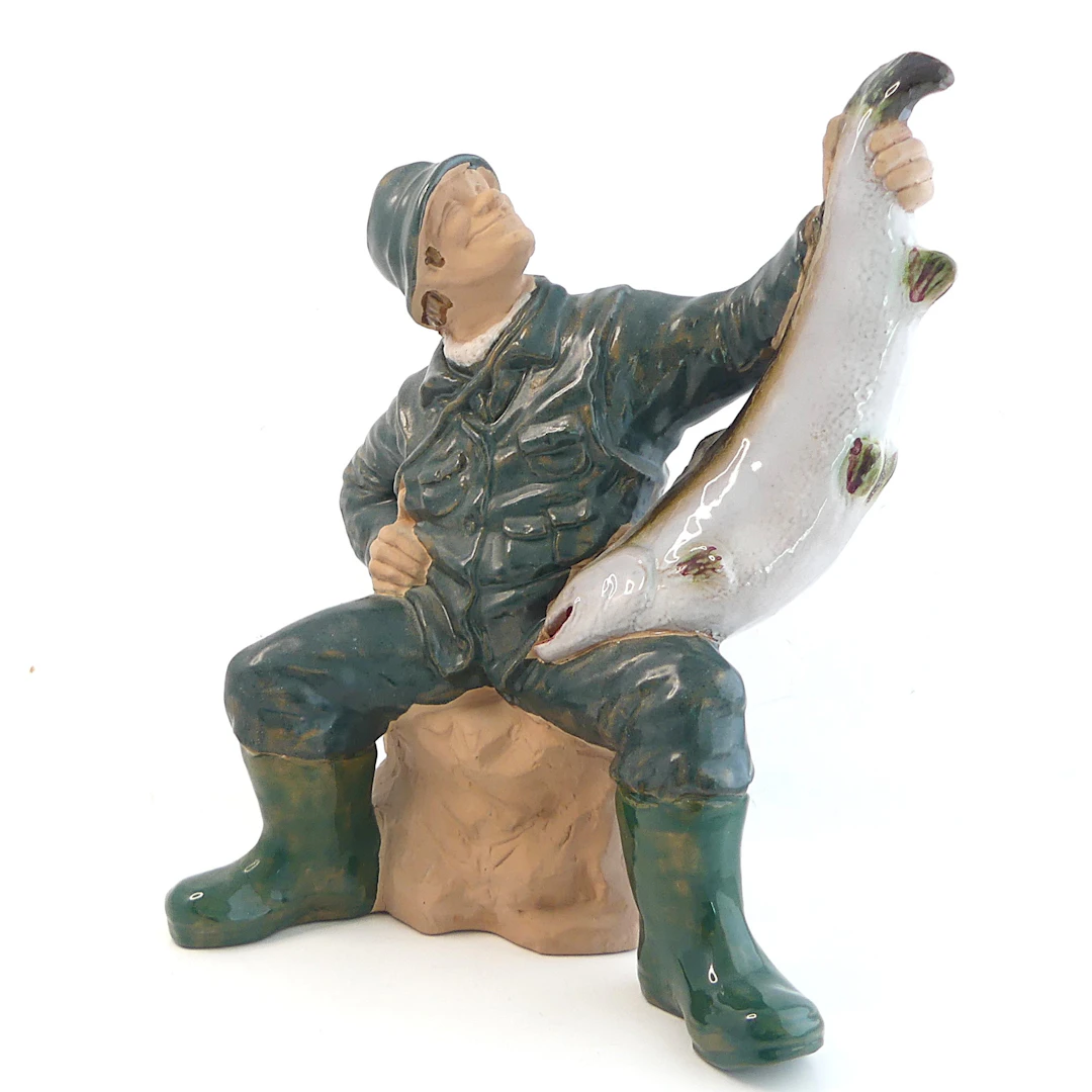 FIGURIN, EVA JARENSKOG. Fiskare med lax, keramik, Jie.