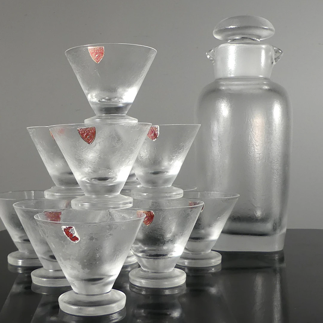 VICKE LINDSTRAND. COCKTAILSET, karaff med 13 glas, "Iced", Orrefors.