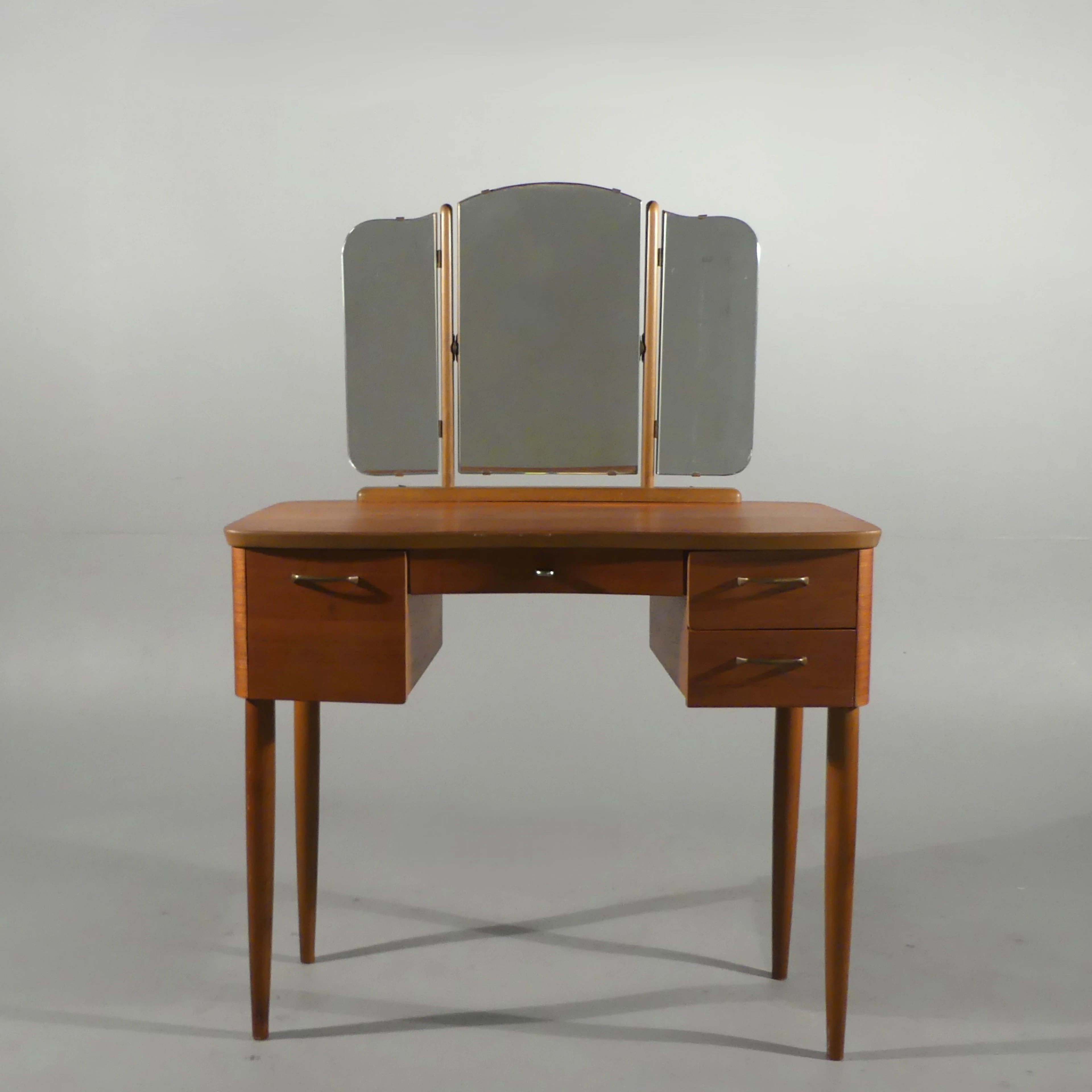 TOILETTBORD/SMINKBORD, Nybrofabriken Fröseke, 1900- talets mitt.