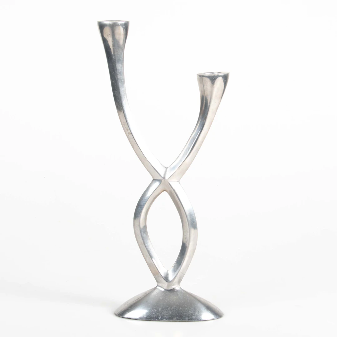 MATTHEW HILTON. TILLSKRIVEN. Ljusstake, gjuten aluminum.