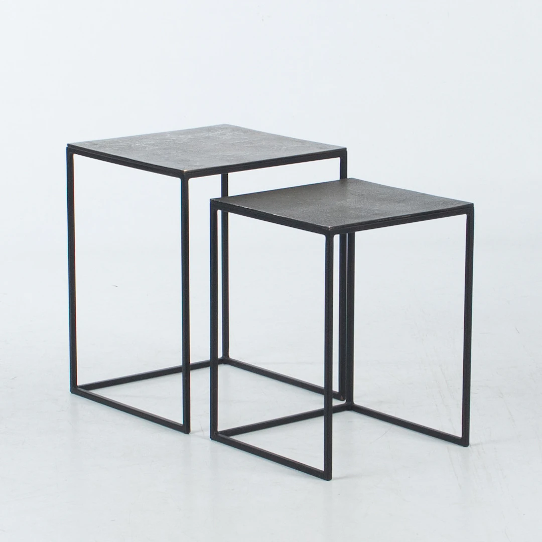 SATSBORD / SIDOBORD, 2 st, Polspotten, modern tillverkning.