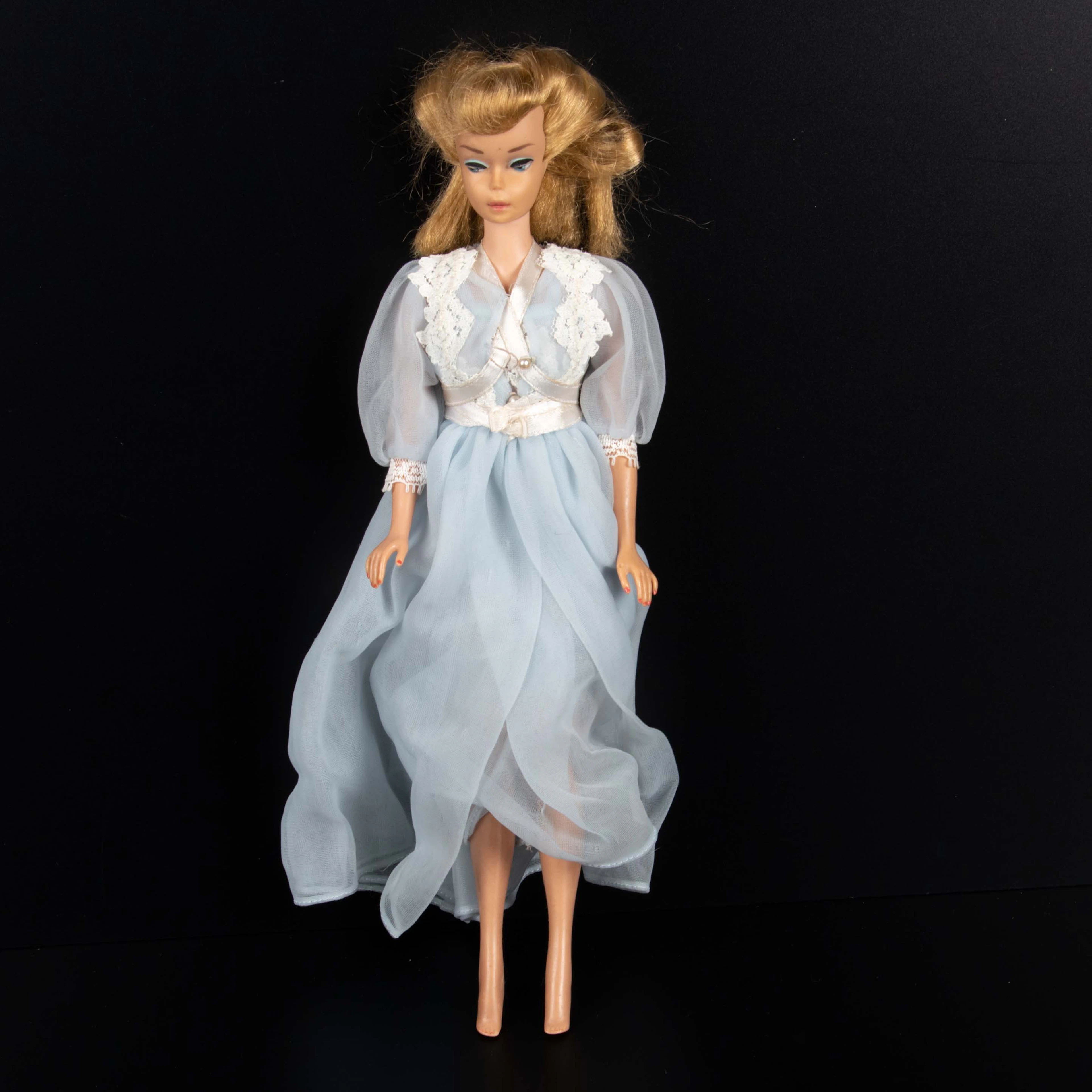 BARBIE klädd i "sleeping pretty".