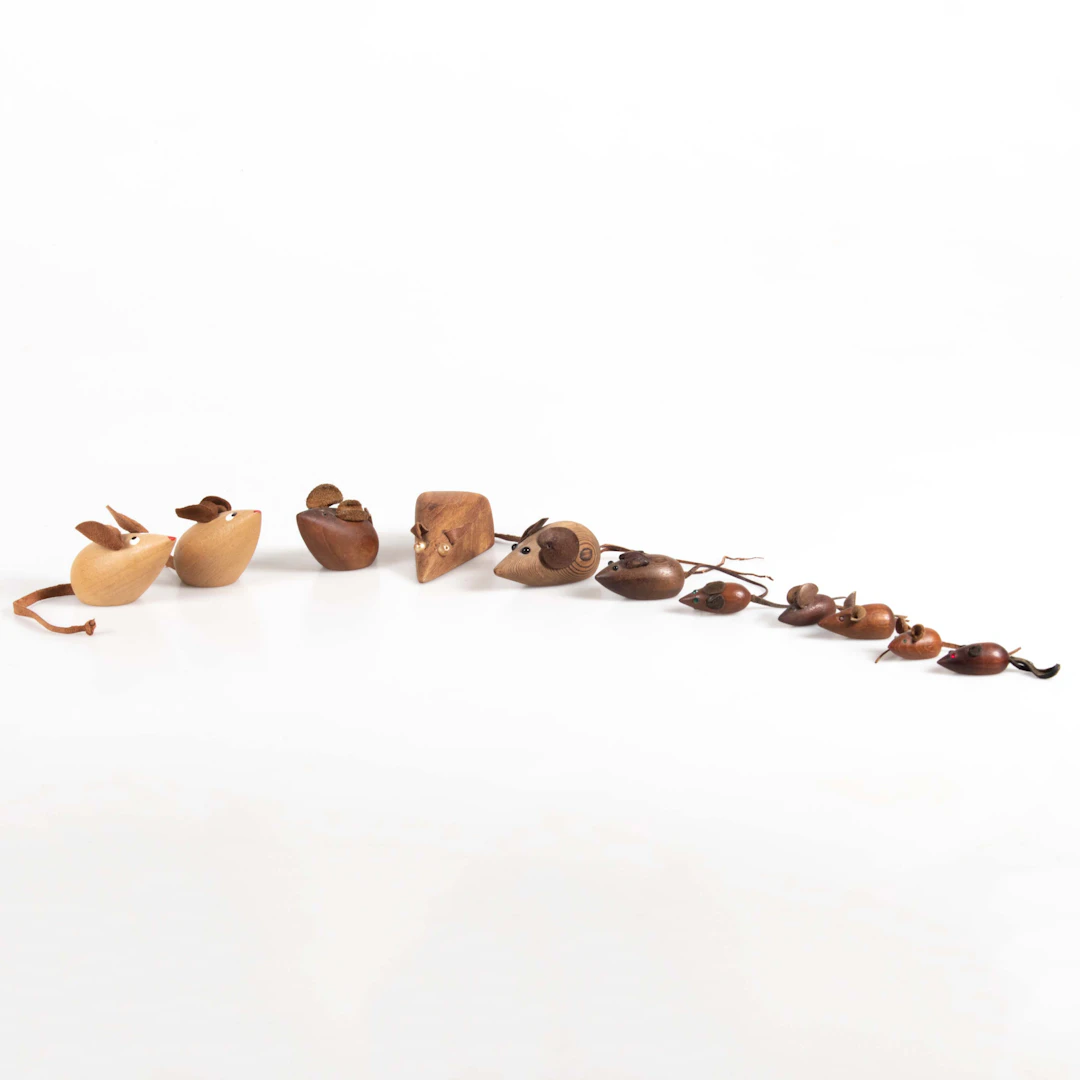 FIGURINER, 11 st i form av möss, teak, Danmark, 1960/70-tal.
