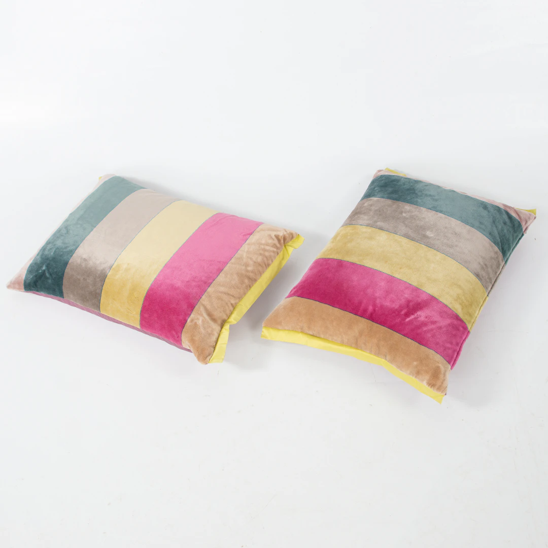 KUDDAR DESIGNERS GUILD. 2 st, sammet och bomullssiden.