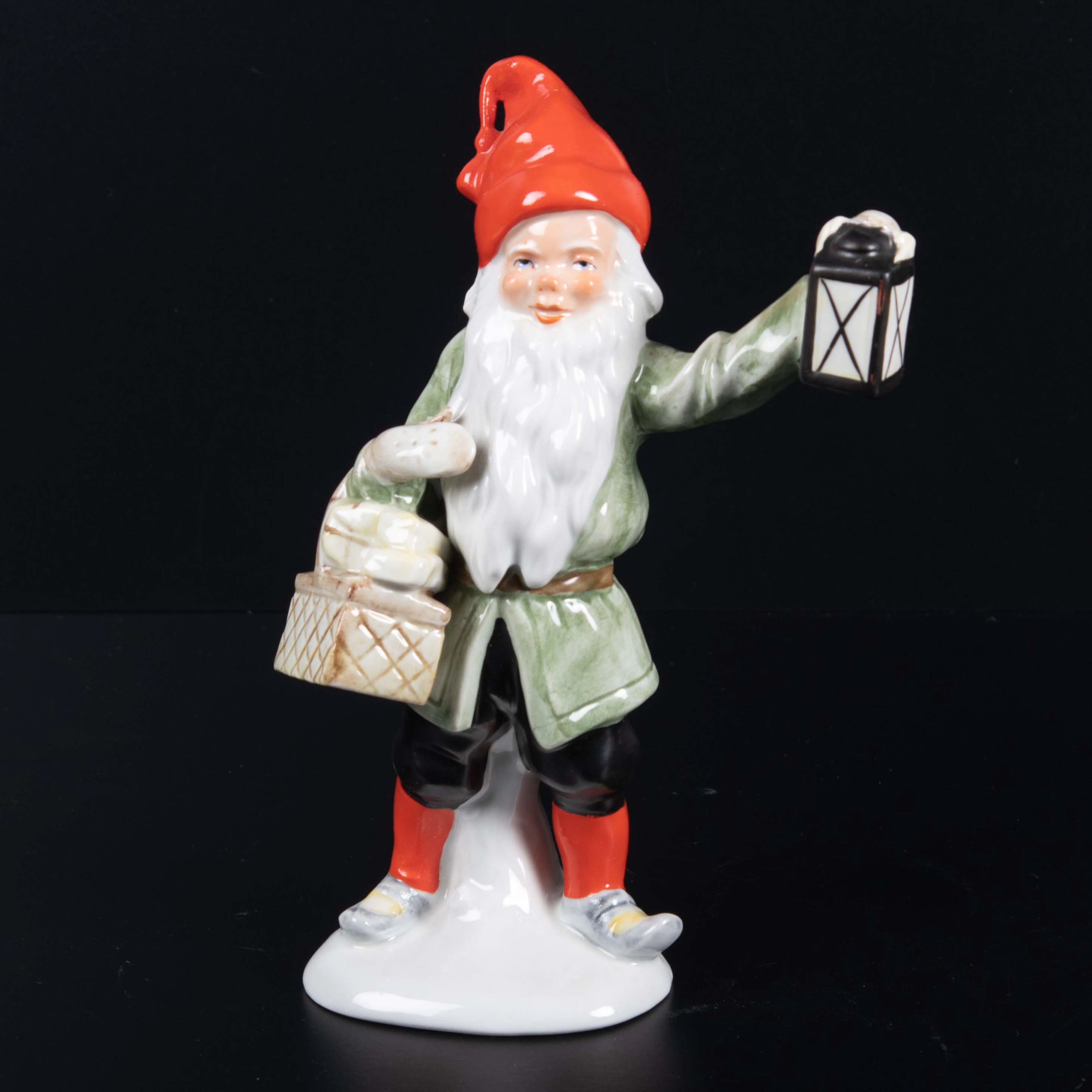 JENNY NYSTRÖM. EFTER. FIGURIN, Tomte med lykta och korg.
