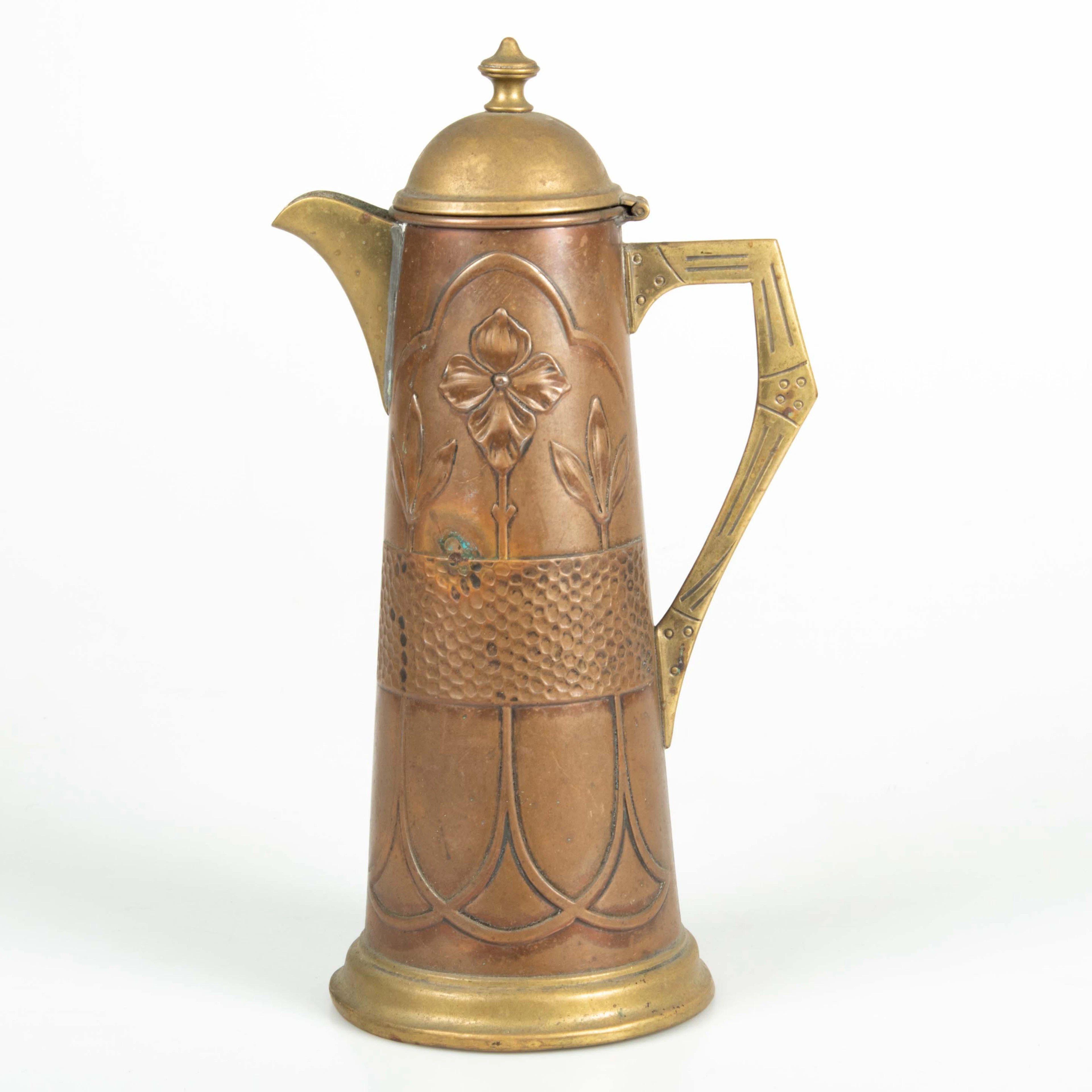 SERVERINGSKANNA. Mässing och koppar, Jugend, 1900-tal.