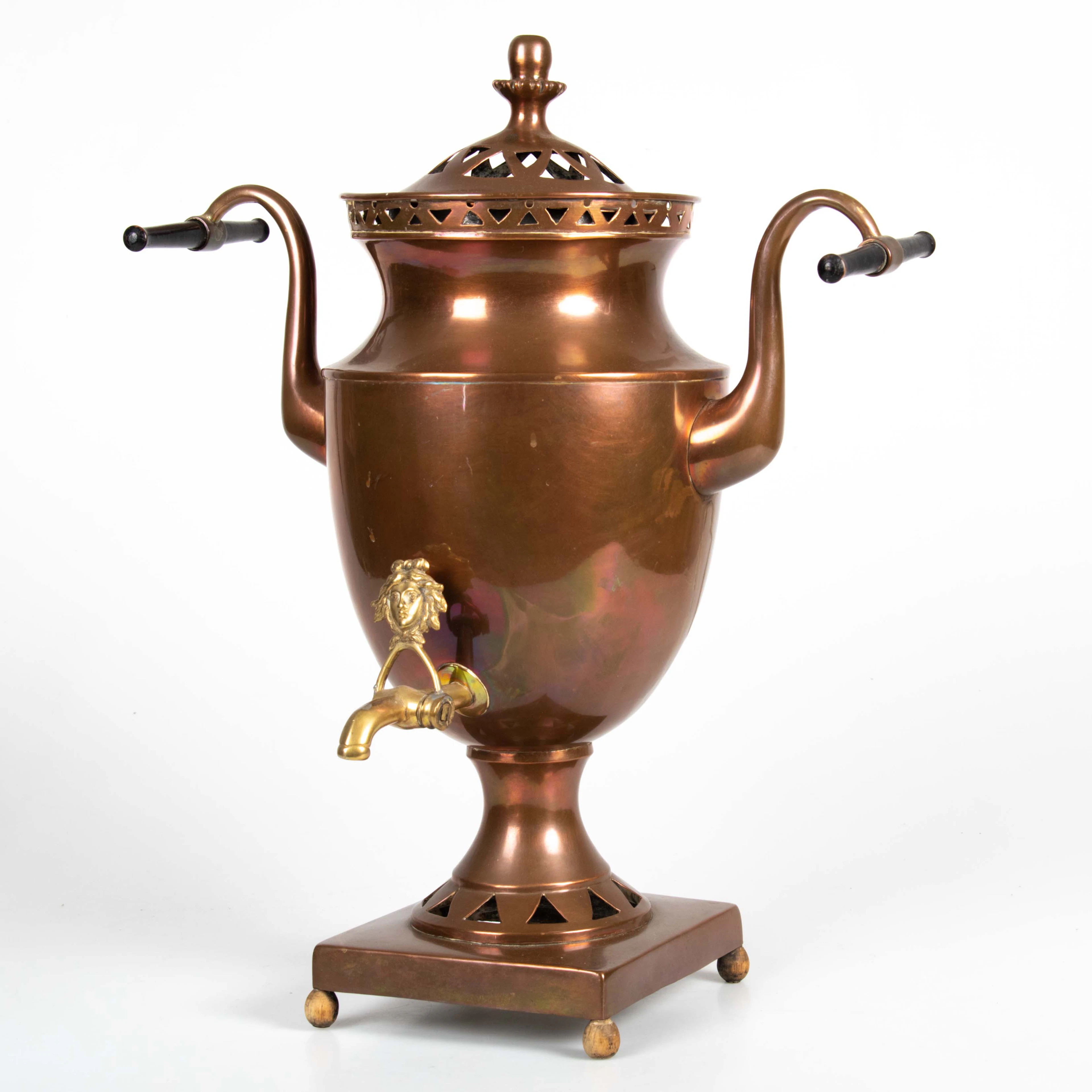 SAMOVAR, koppar och mässing, sannolikt Ryssland, 1800-talets andra hälft.