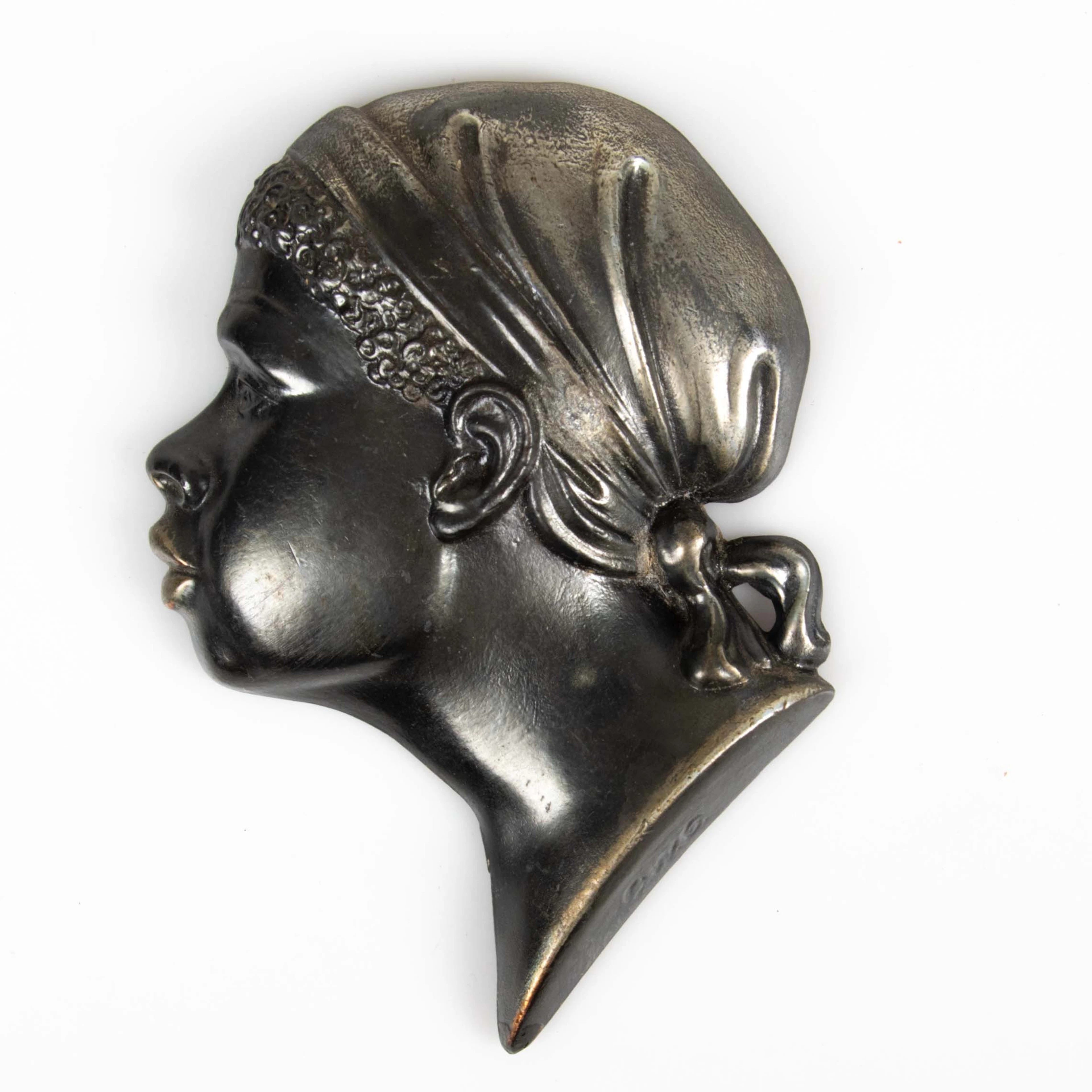 VÄGGRELIEF. Porträtt, metall, Zero, Danmark, 1900-tal.