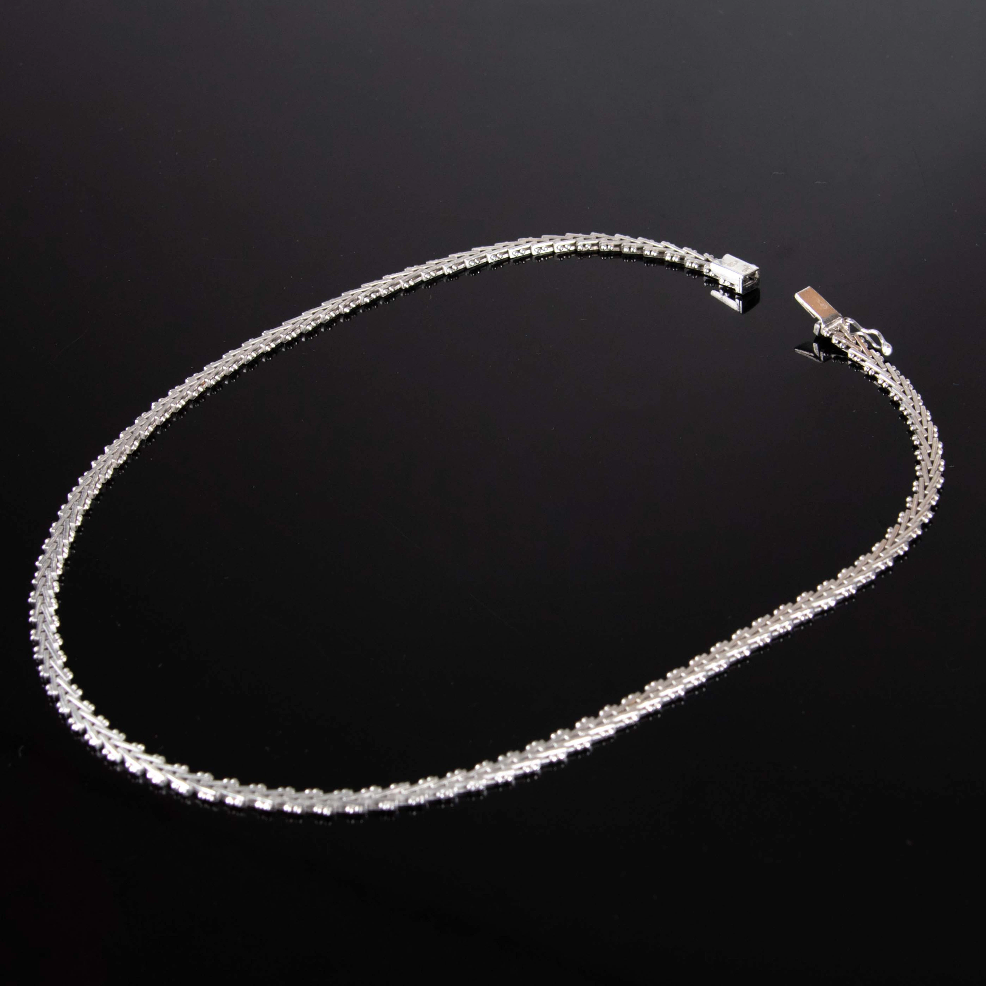 COLLIER silver.