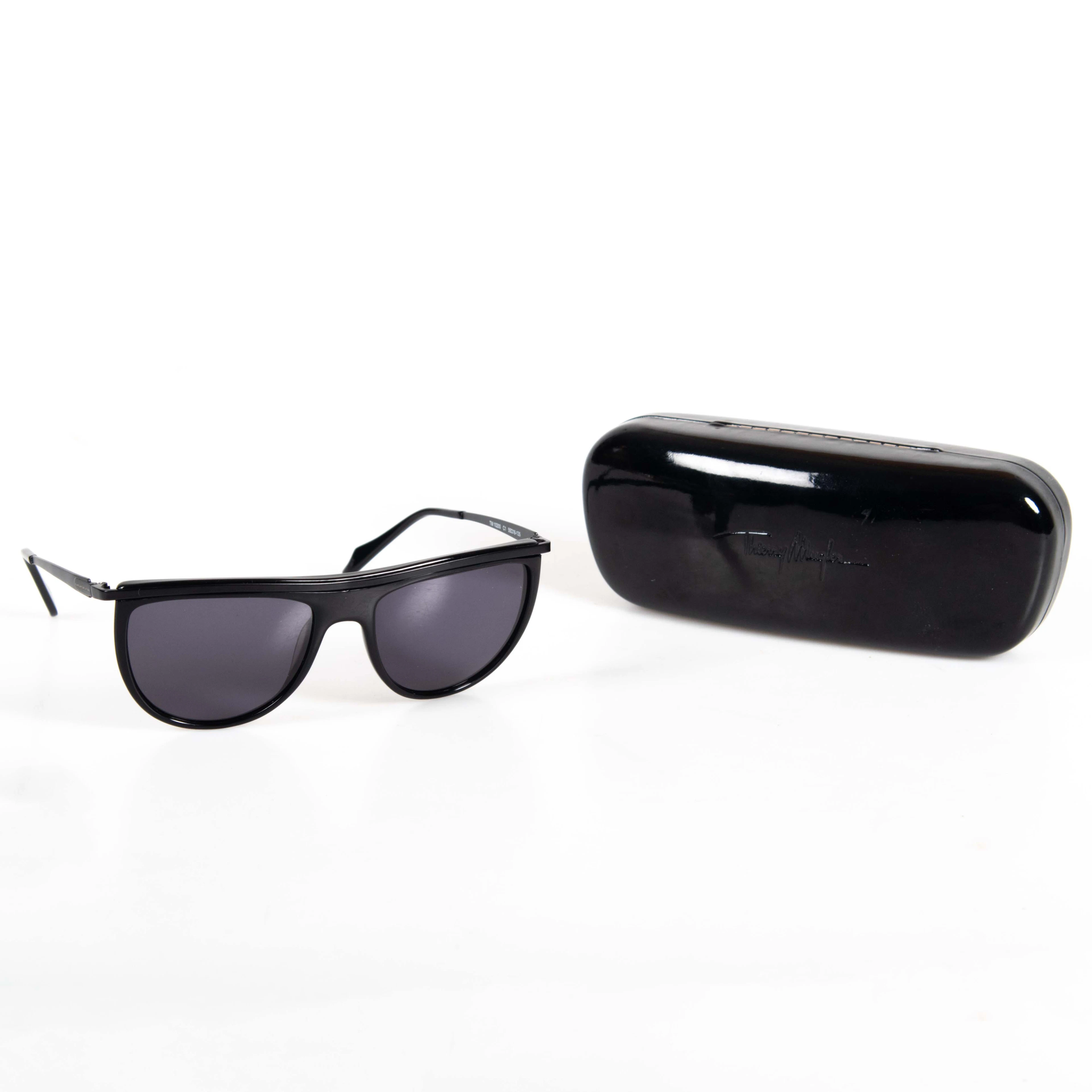 SOLGLASÖGON , Thierry Mugler, TM10200 C1.