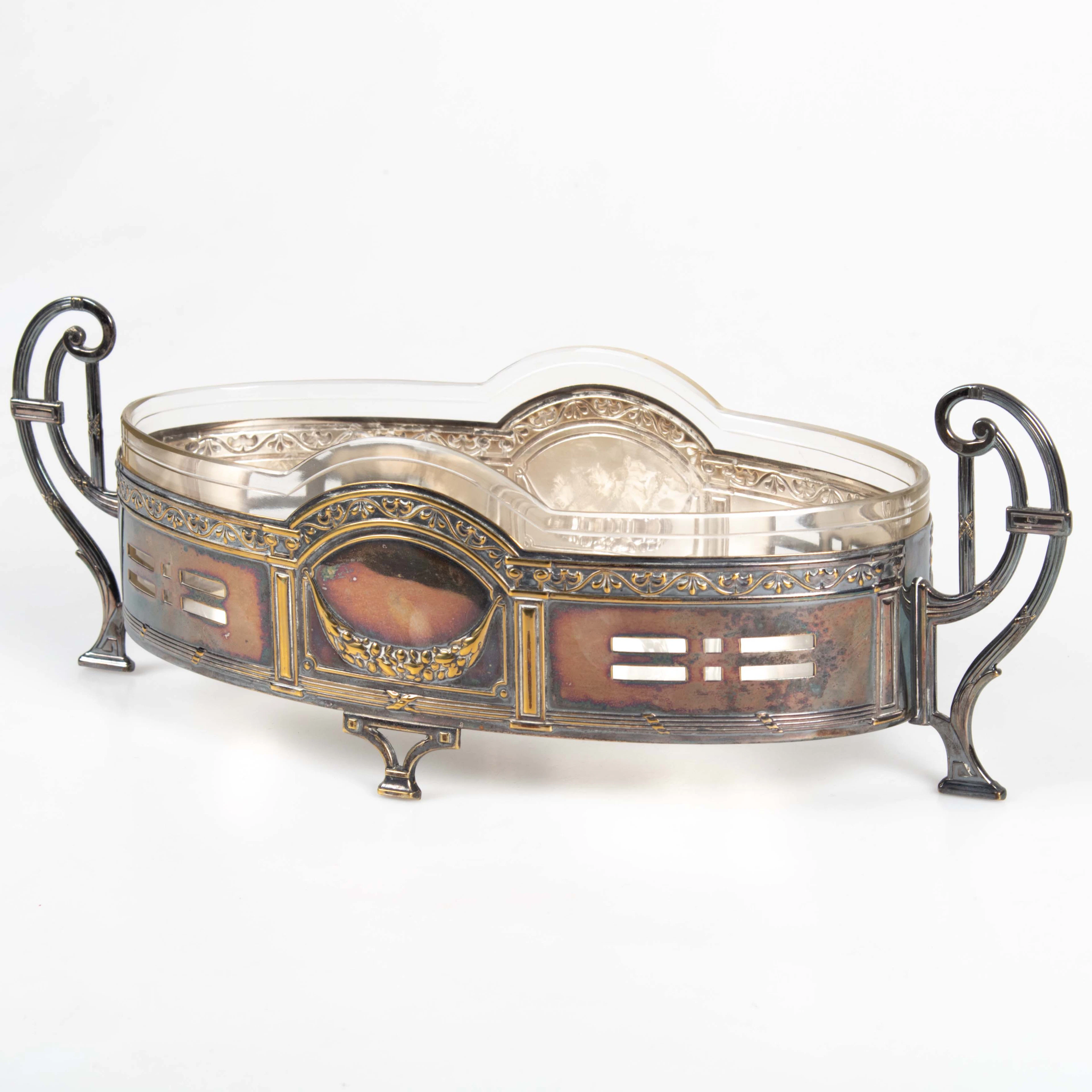 JARDINÄR / BORDSUPPSATS. Nysilver och glas. Art Nouveau, 1900-talets början.