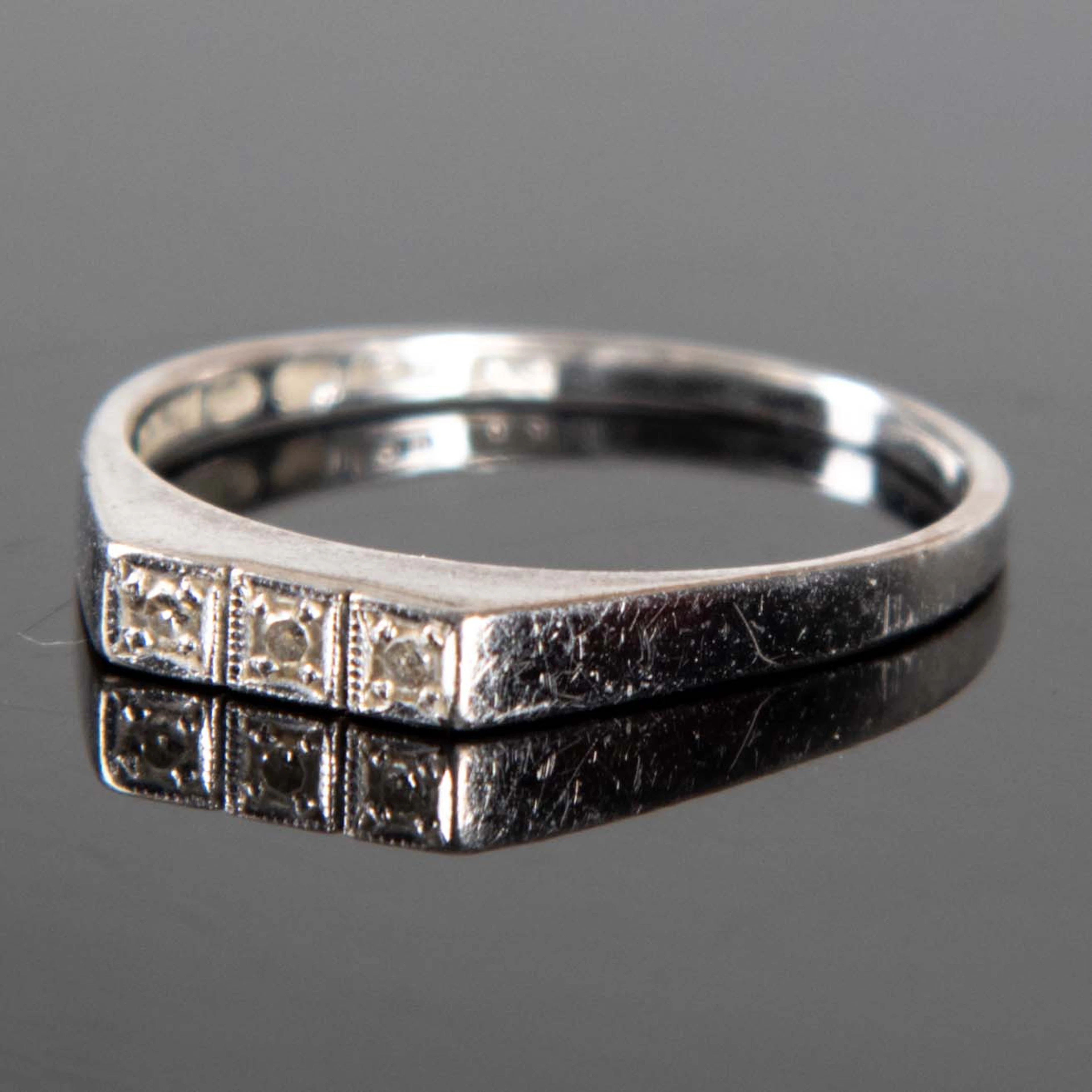 RING 18K. Vitguld och briljantslipade diamanter.