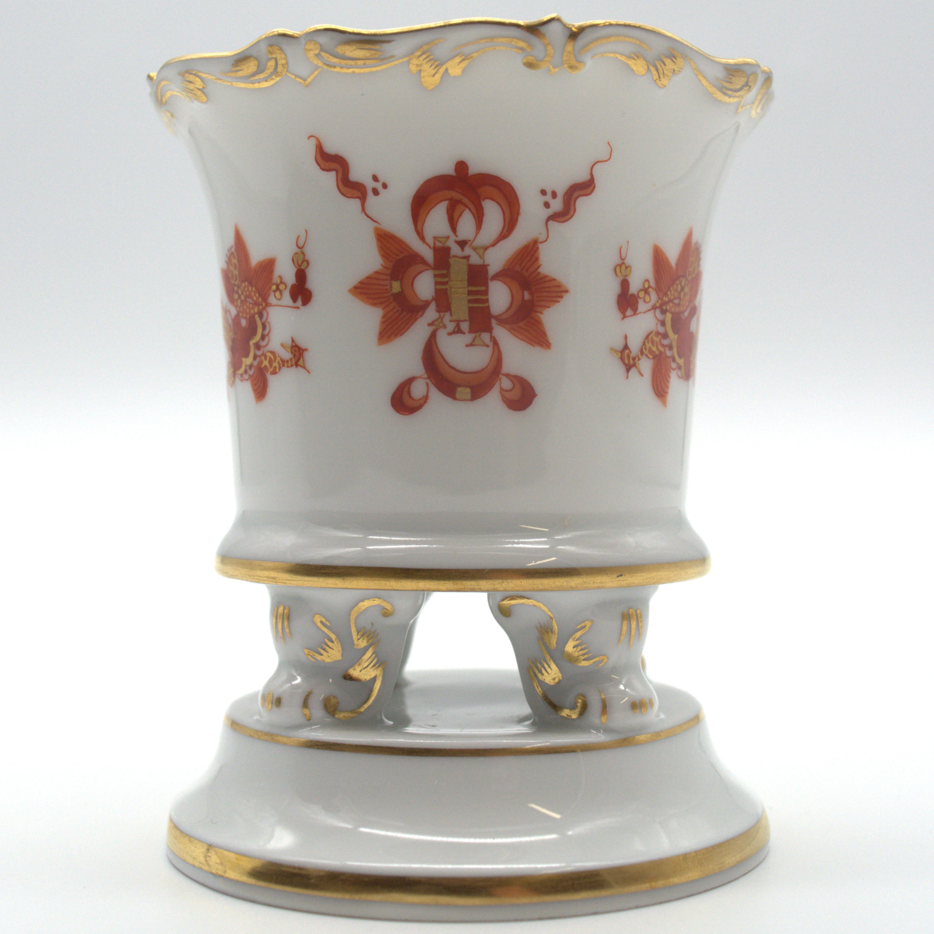 MEISSEN. VASE, HOFDRACHE, VERGOLDET, 1. WAHL, UM 1950.