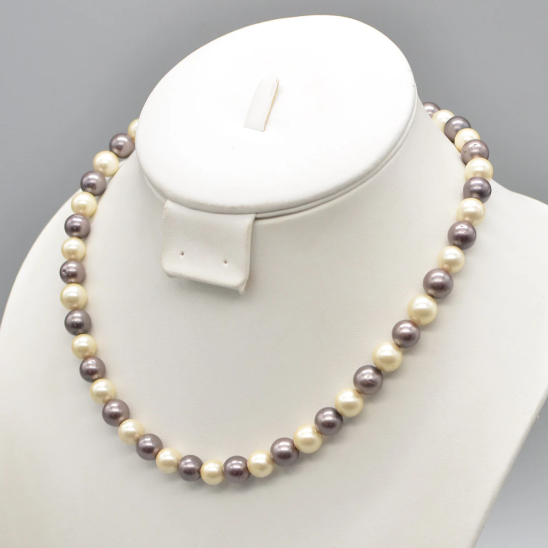 DESIGNER-PERLENCOLLIER AUS MUSCHELKERNPERLEN, ZWEIFARBIG, VERGOLDETER