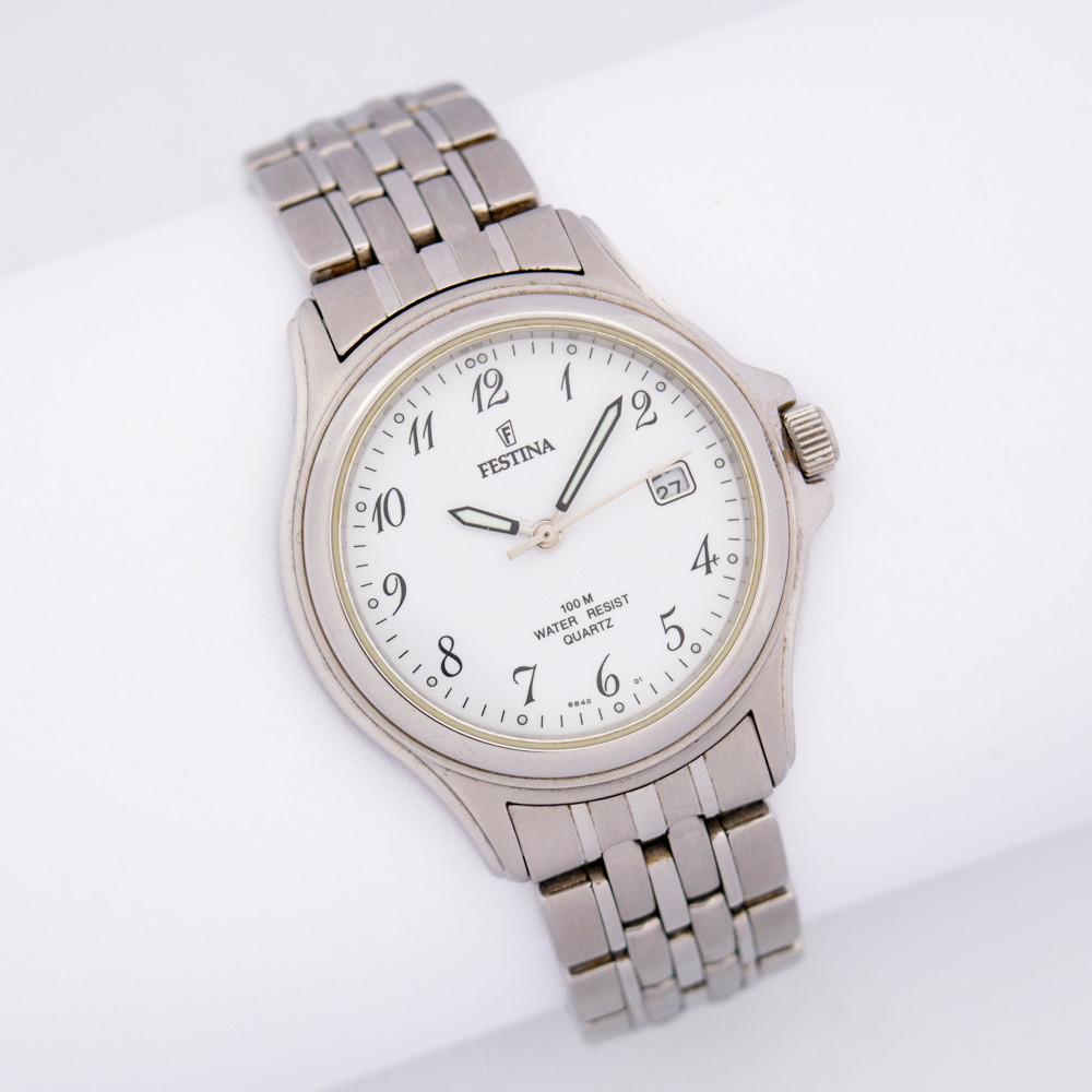 HERRENARMBANDUHR VON FESTINA, SCHWEIZ, EDELSTAHL, QUARTZ, MIT DATUMSANZEIGE.