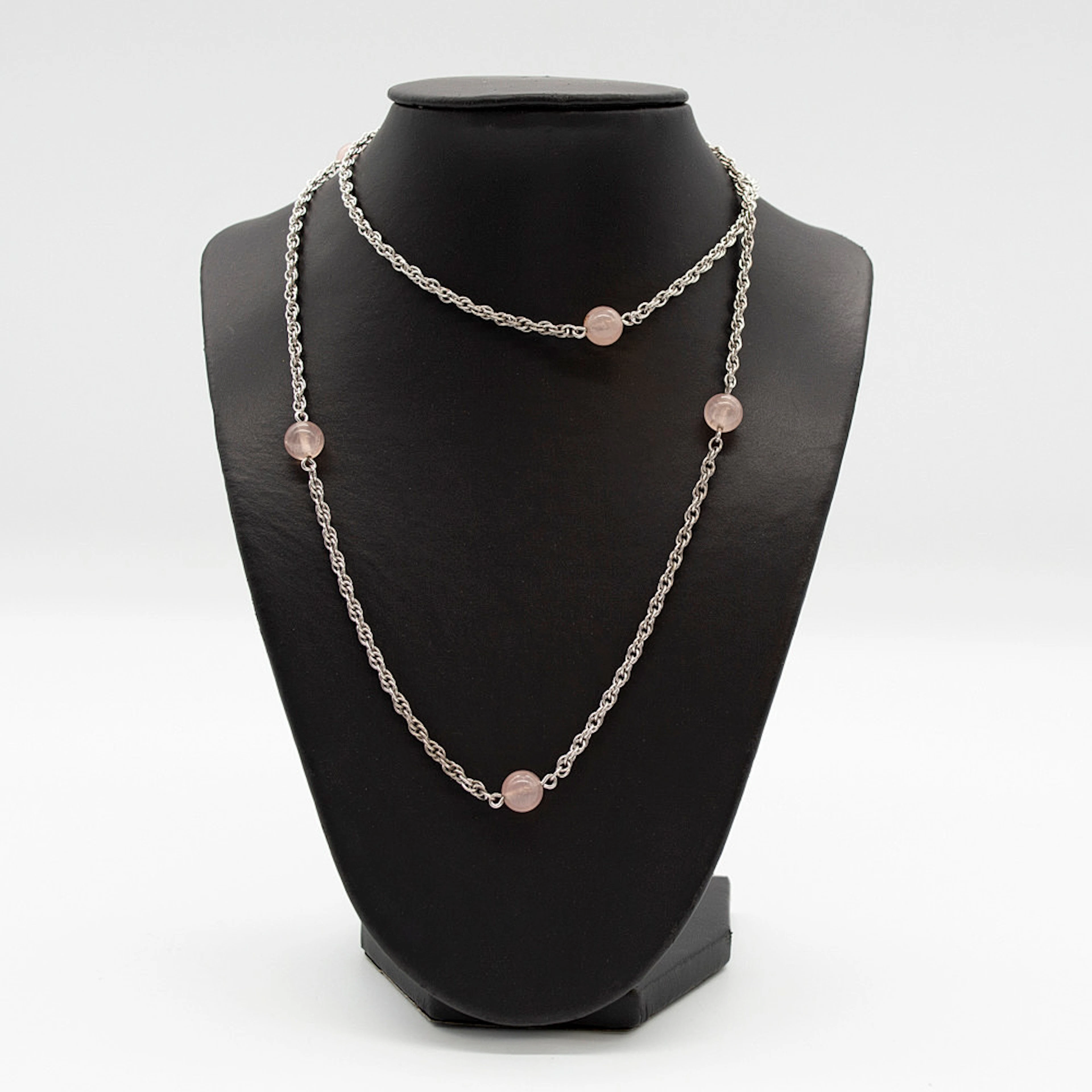 COLLIER AUS 925ER STERLINGSILBER UND ROSENQUARZ PERLEN.