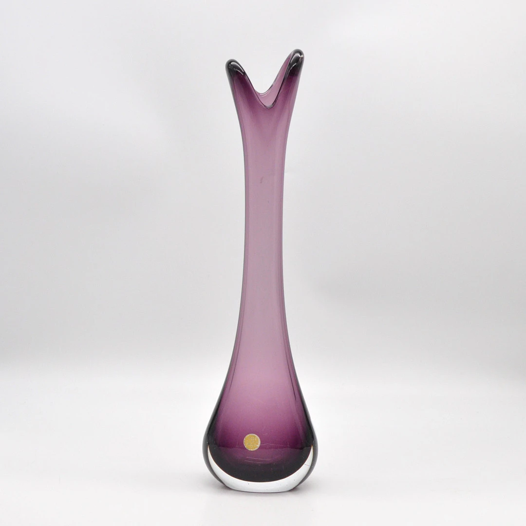SCHWEDISCHE DESIGNERVASE, PURPUR UND TRANSPARENT, STUDIOGLAS, 20.
