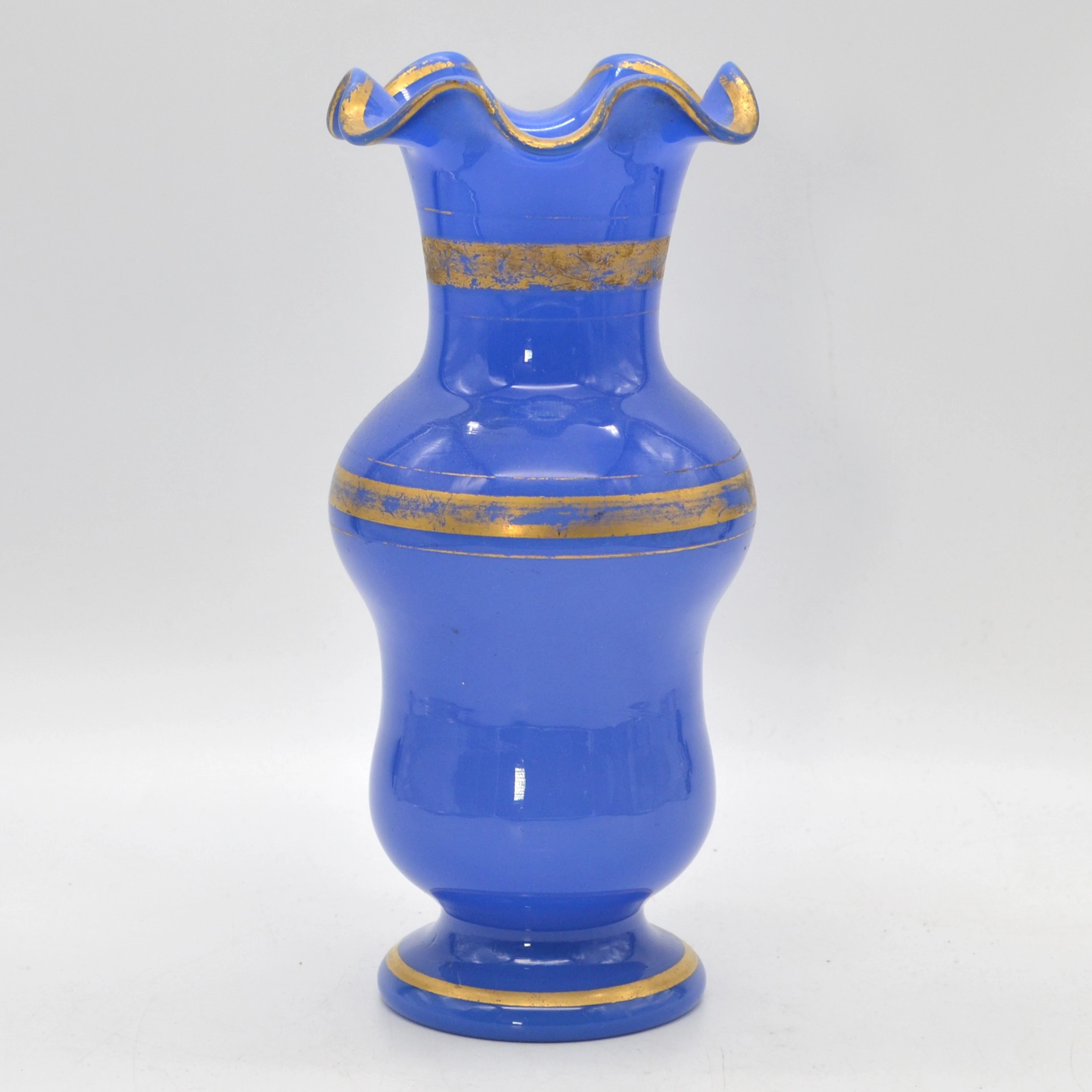 JUGENDSTIL VASE, OPALGLAS, GOLDMALEREI, HANDGEMACHT, FRANKREICH, 19.