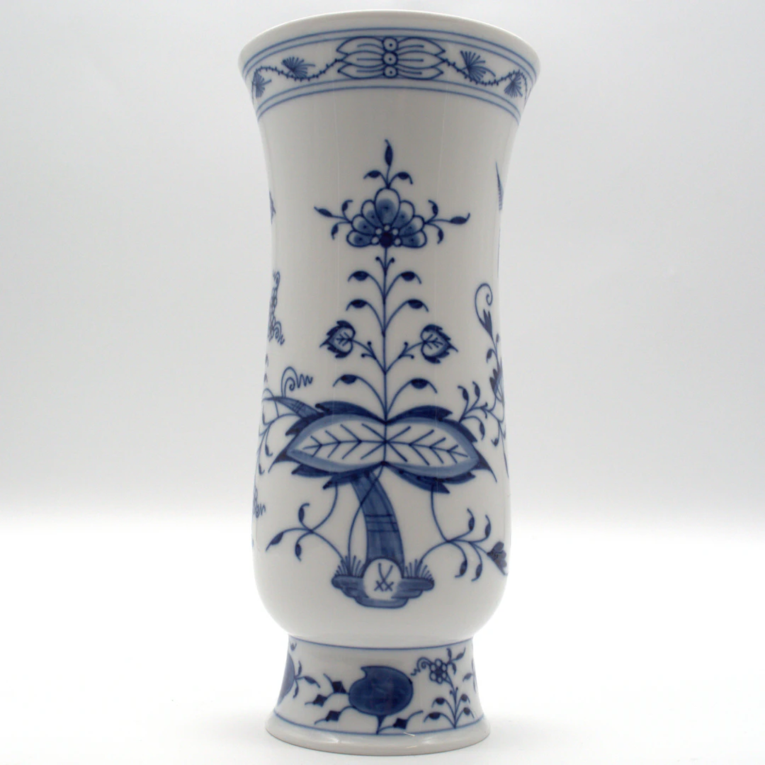 MEISSEN. PORZELLAN VASE ZWIEBELMUSTER, , 1. WAHL, 20. JAHRHUNDERT, CA. 20,5 CM.