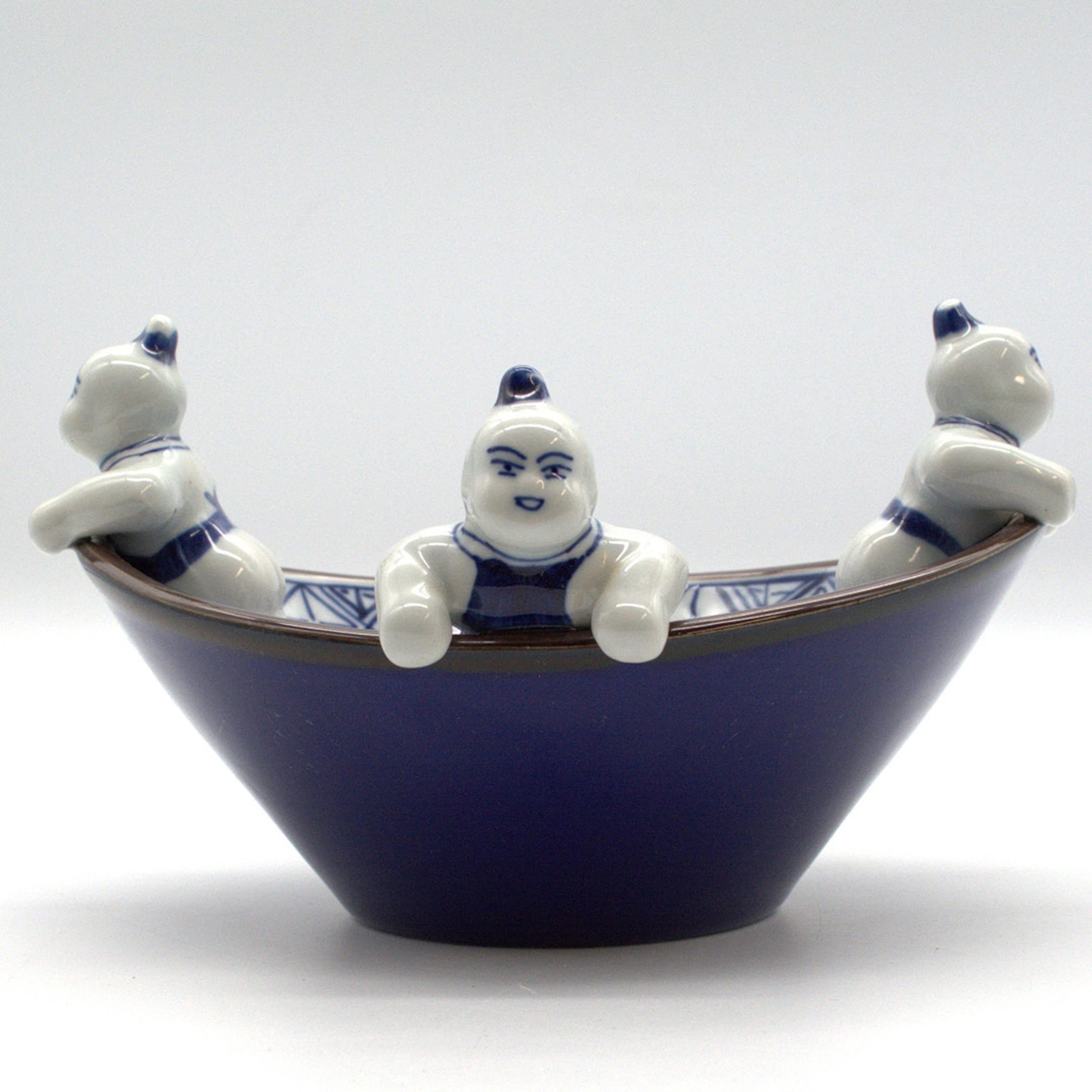 VINTAGE PORZELANSCHALE AUS CHINA MIT JUNGEN (KARAKO).