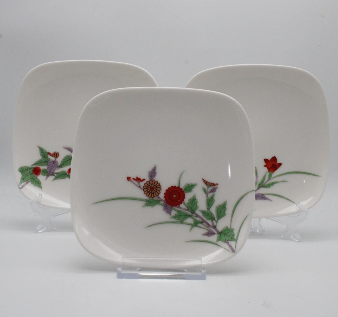 KORANSHA, JAPANISCHES PORZELLAN, 3-TEILIGES SCHÄLCHEN-SET MIT FLORALEN