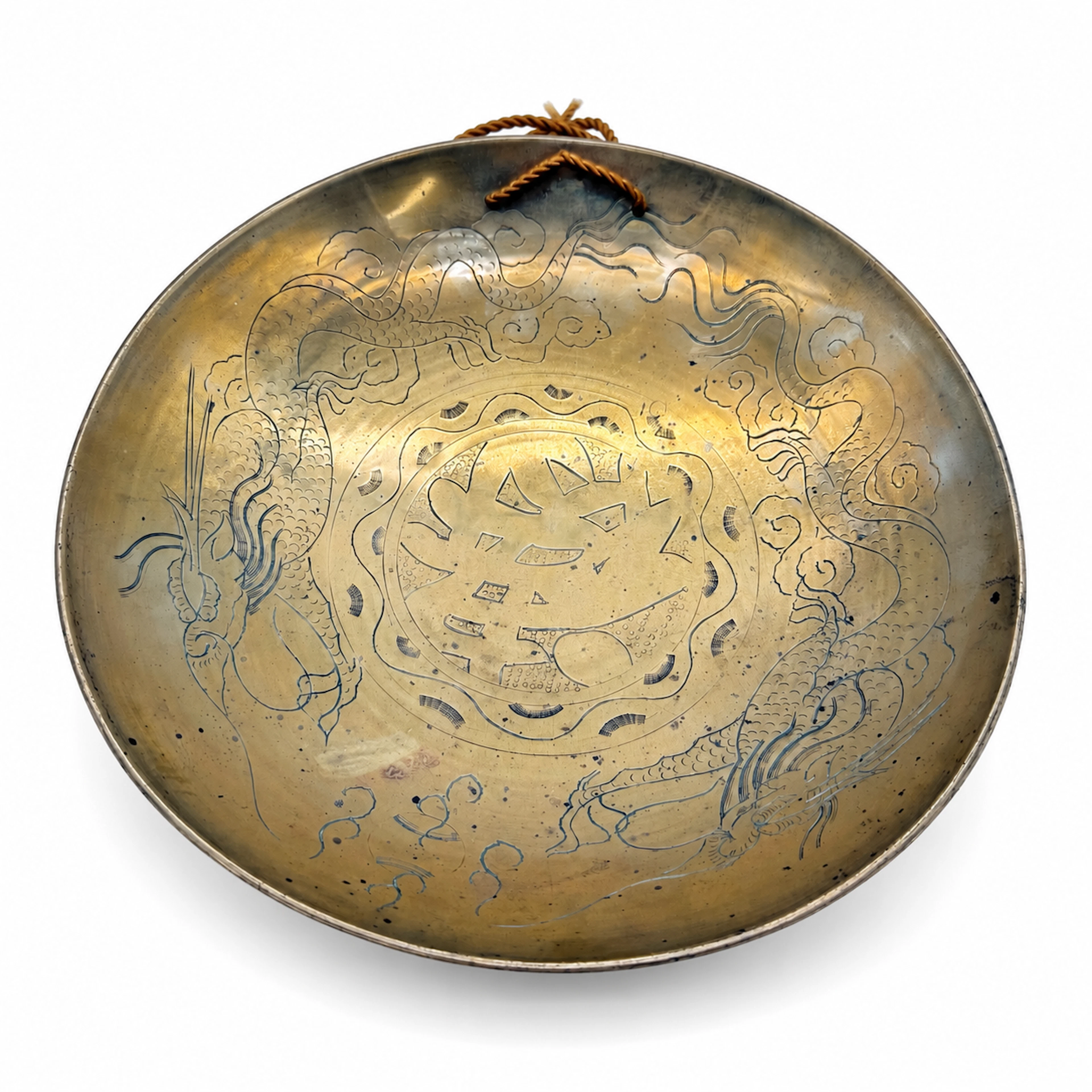 CHINESISCHER MESSINGGONG MIT DRACHENMOTIV, UM 1950.