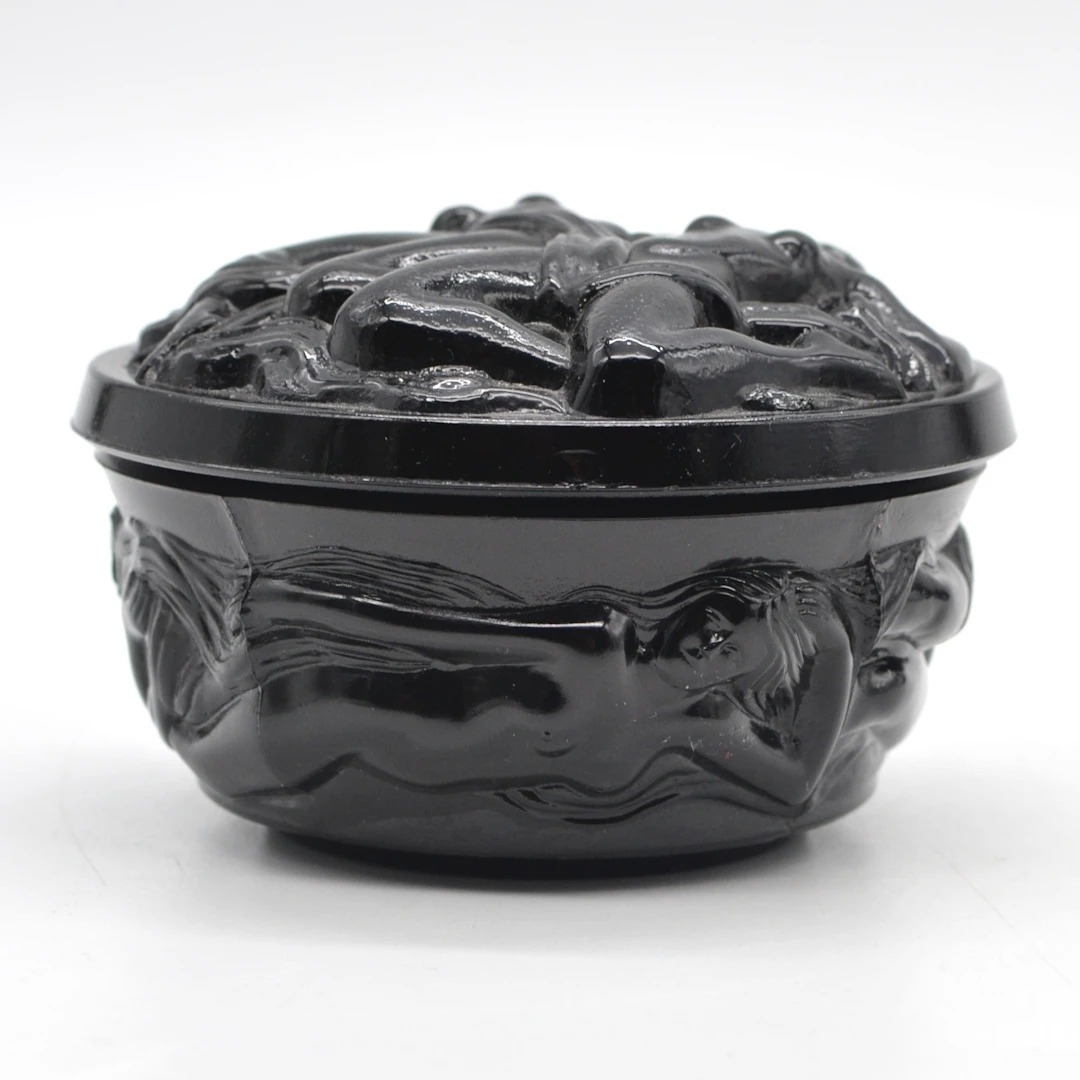 CURT SCHLEVOGT. (1869-1959). BÖHMISCHE DOSE MIT FRAUENAKT, SCHWARZ