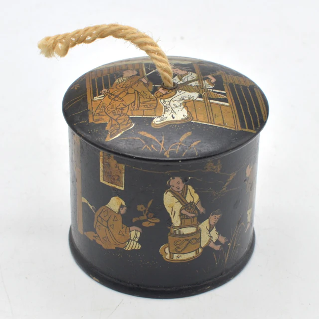 JAPANISCHE DOSE, HOLZ, LACKMALEREI, HÖFISCHE UND LÄNDLICHE SZENEN