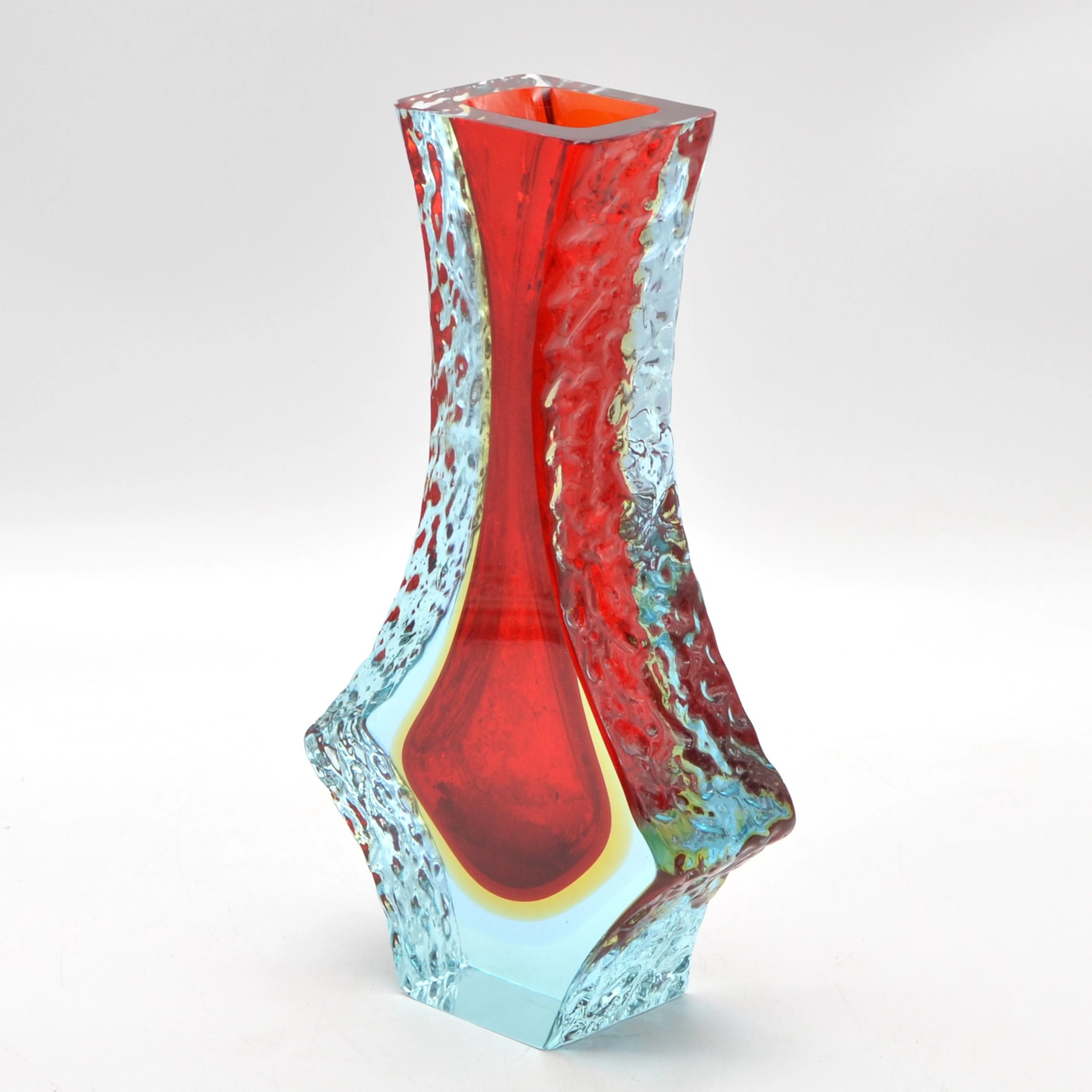 ALESSANDRO MANDRUZZATO. MURANO DESIGNERVASE, STUDIOGLAS, SOMMERSO